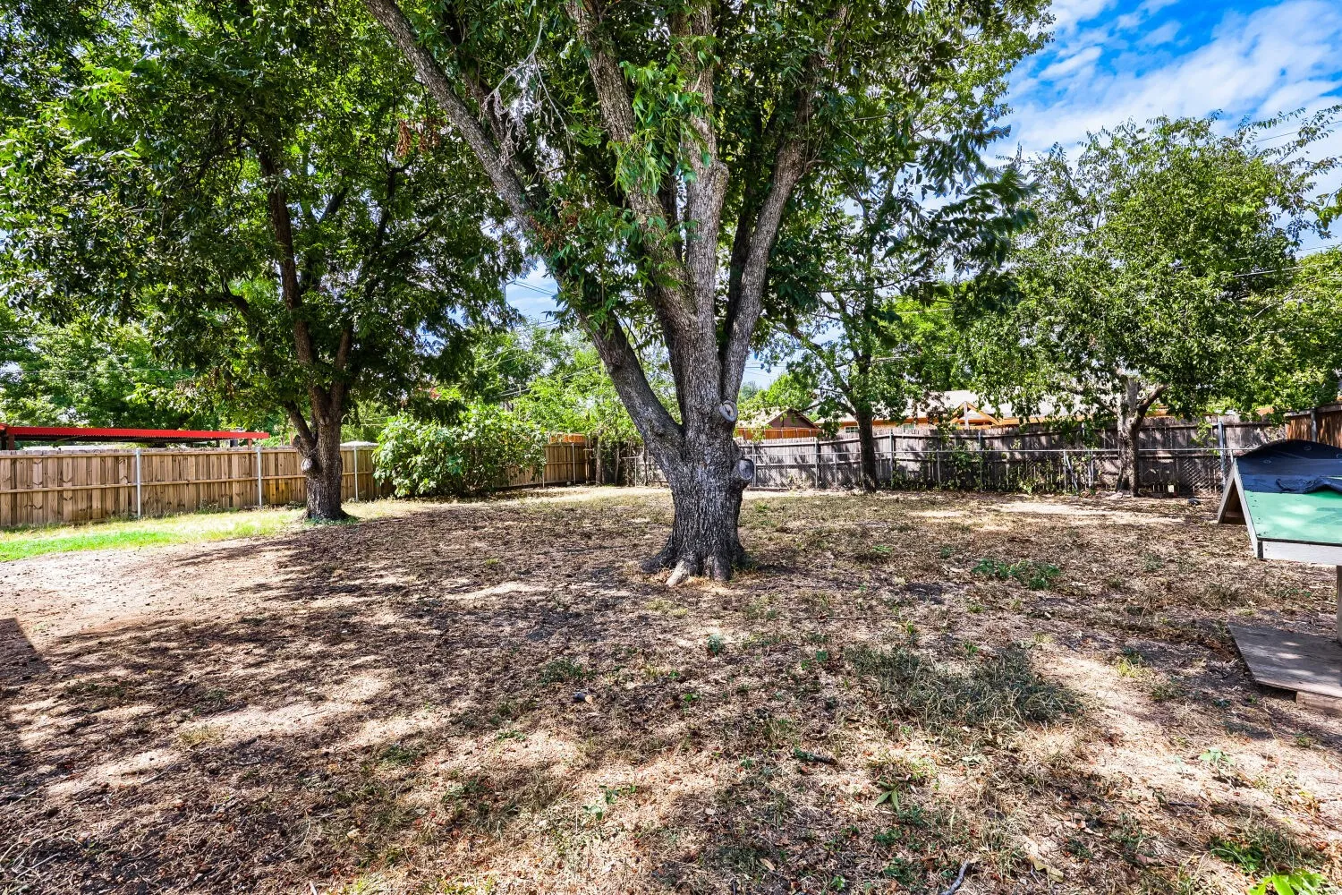 Single Family Residence For Sale in Tarrant County , 1900 Lomita Lane, Arlington, Texas 76010, 3 Bedroom, 2 Bathroom, 2 Garage spaces, 1,264 Sqft, built in 1971, mls#21382882, Real Estate Agent in Arlington, Homes For Sale in Tarrant county, Homes For Sale in Arlington, Realtor in Arlington Texas, Real Estate Brokerage Independent Realty Texas, Luminita Cordes Realtor