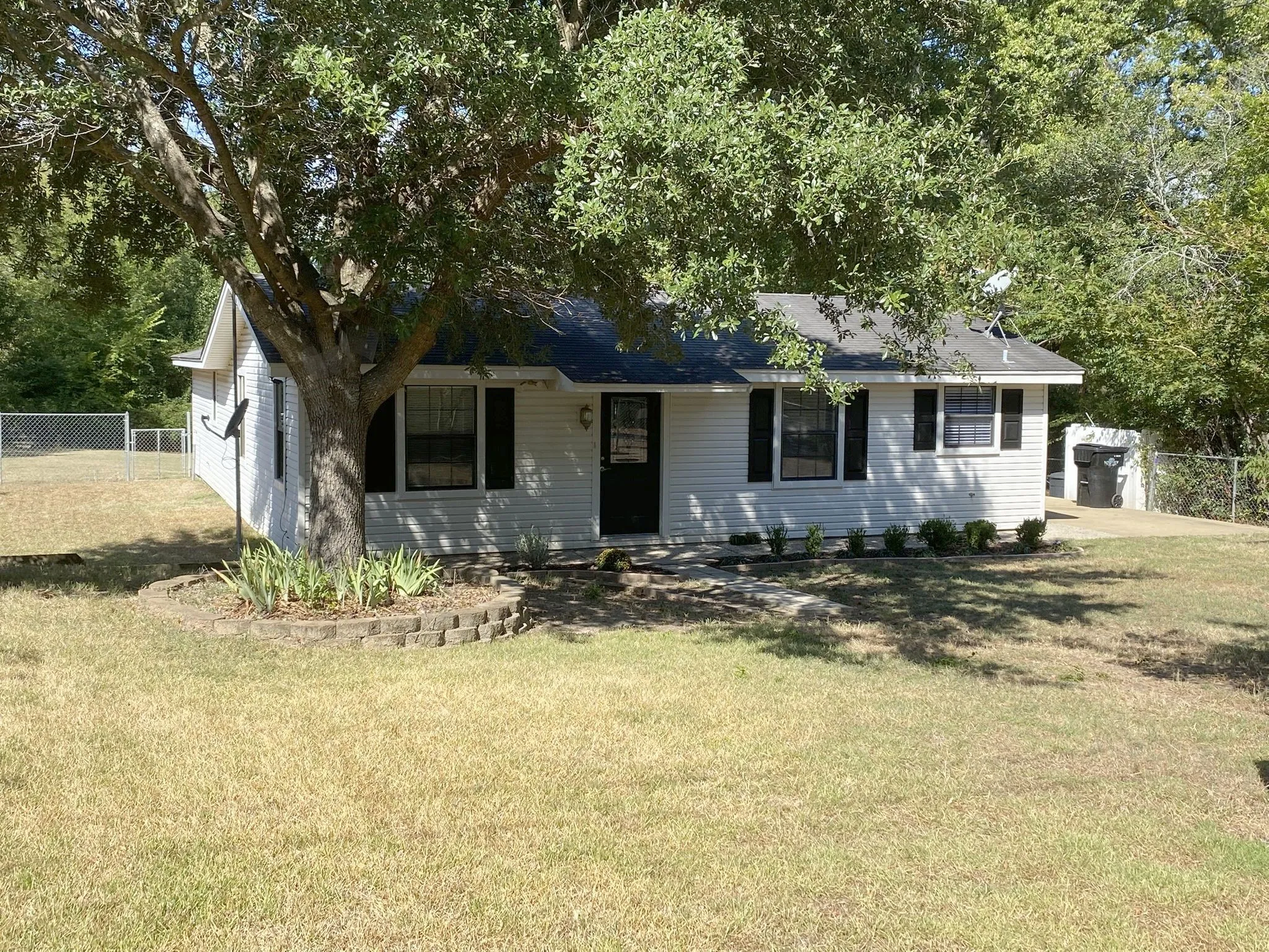 Single Family Residence For Sale in Harrison County , 1411 Aars Street, Longview, Texas 75601, 3 Bedroom, 2 Bathroom, Garage spaces, 1,392 Sqft, built in 1950, mls#21390826, Real Estate Agent in Longview, Homes For Sale in Harrison county, Homes For Sale in Longview, Realtor in Longview Texas, Real Estate Brokerage Independent Realty Texas, Luminita Cordes Realtor