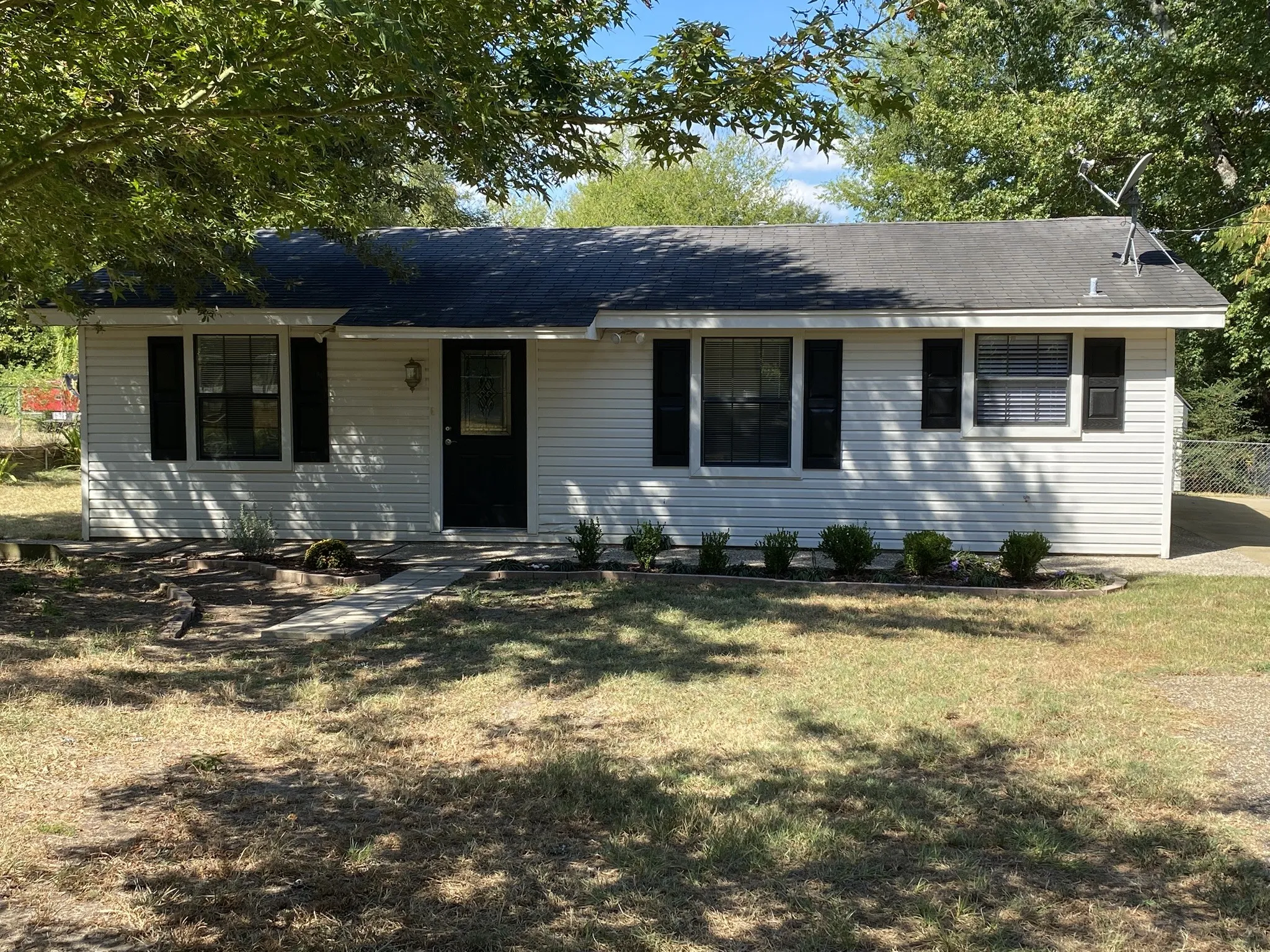 Single Family Residence For Sale in Harrison County , 1411 Aars Street, Longview, Texas 75601, 3 Bedroom, 2 Bathroom, Garage spaces, 1,392 Sqft, built in 1950, mls#21390826, Real Estate Agent in Longview, Homes For Sale in Harrison county, Homes For Sale in Longview, Realtor in Longview Texas, Real Estate Brokerage Independent Realty Texas, Luminita Cordes Realtor