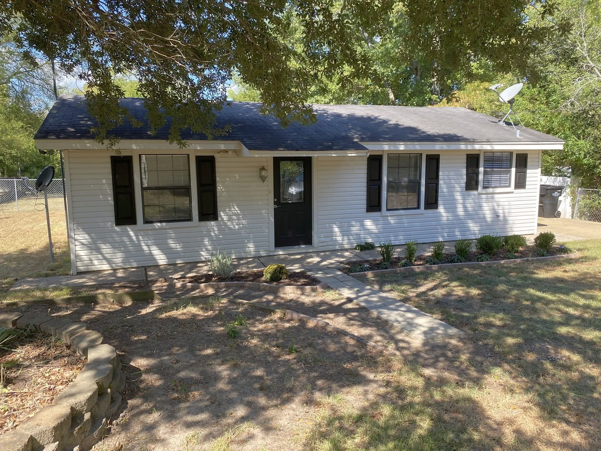 Single Family Residence For Sale in Harrison County , 1411 Aars Street, Longview, Texas 75601, 3 Bedroom, 2 Bathroom, Garage spaces, 1,392 Sqft, built in 1950, mls#21390826, Real Estate Agent in Longview, Homes For Sale in Harrison county, Homes For Sale in Longview, Realtor in Longview Texas, Real Estate Brokerage Independent Realty Texas, Luminita Cordes Realtor