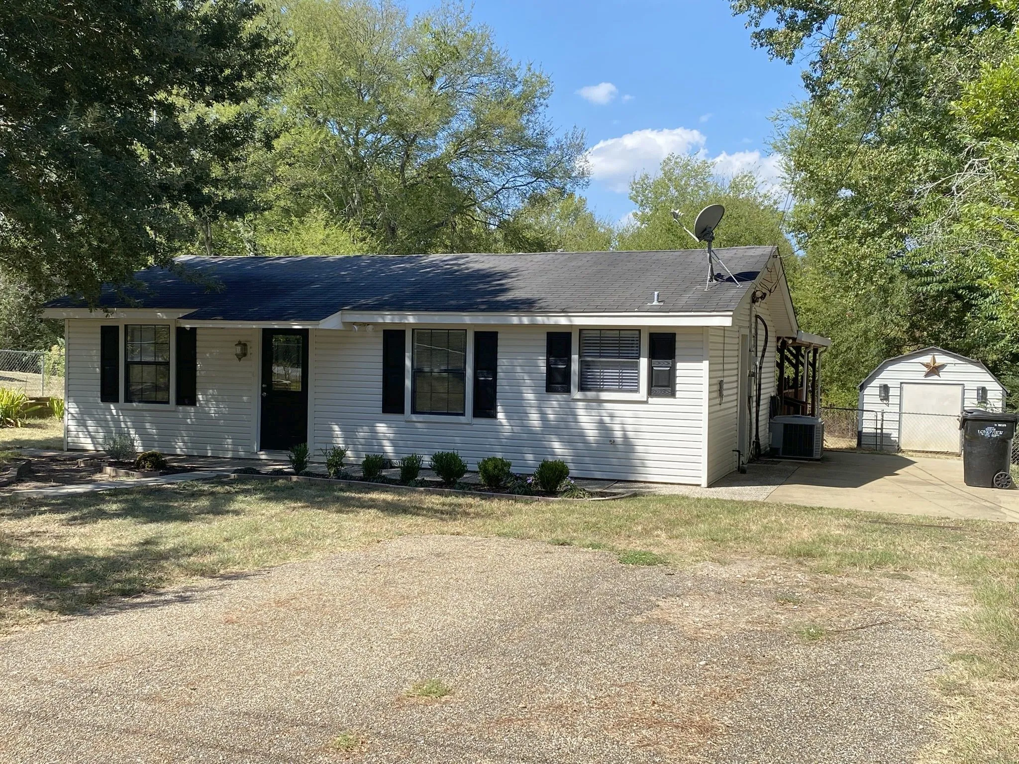 Single Family Residence For Sale in Harrison County , 1411 Aars Street, Longview, Texas 75601, 3 Bedroom, 2 Bathroom, Garage spaces, 1,392 Sqft, built in 1950, mls#21390826, Real Estate Agent in Longview, Homes For Sale in Harrison county, Homes For Sale in Longview, Realtor in Longview Texas, Real Estate Brokerage Independent Realty Texas, Luminita Cordes Realtor