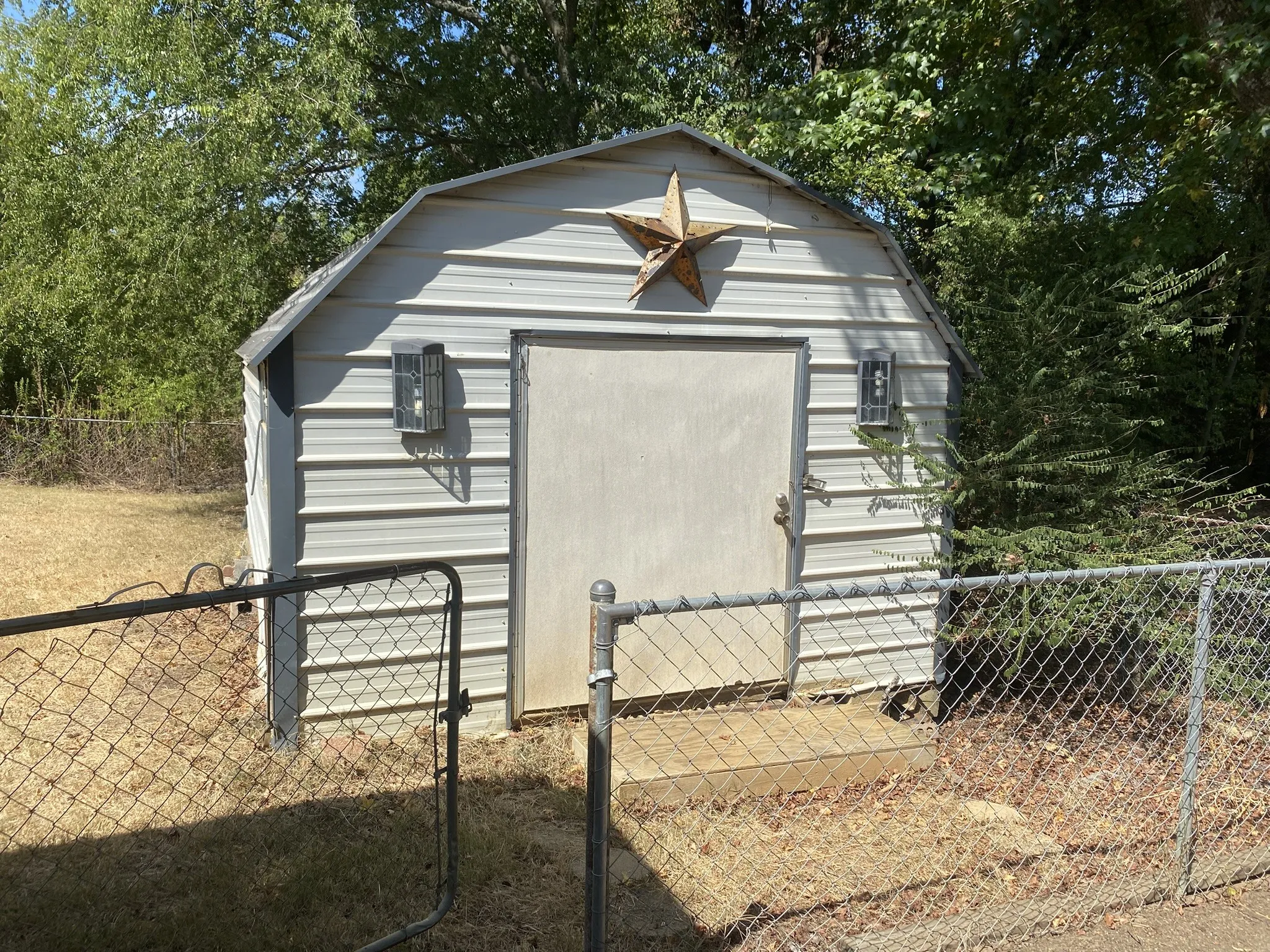 Single Family Residence For Sale in Harrison County , 1411 Aars Street, Longview, Texas 75601, 3 Bedroom, 2 Bathroom, Garage spaces, 1,392 Sqft, built in 1950, mls#21390826, Real Estate Agent in Longview, Homes For Sale in Harrison county, Homes For Sale in Longview, Realtor in Longview Texas, Real Estate Brokerage Independent Realty Texas, Luminita Cordes Realtor