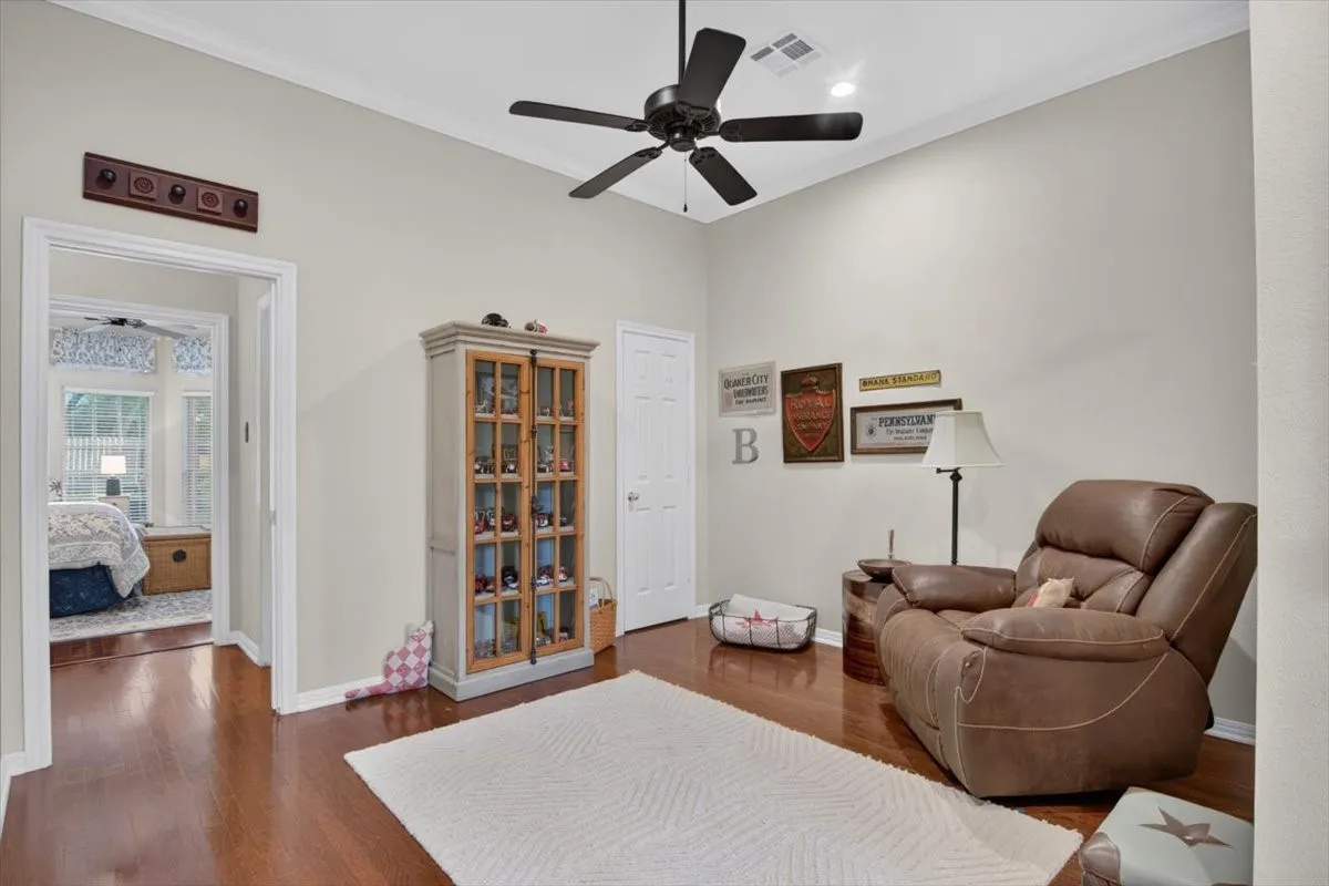 Sitting room or office off entry