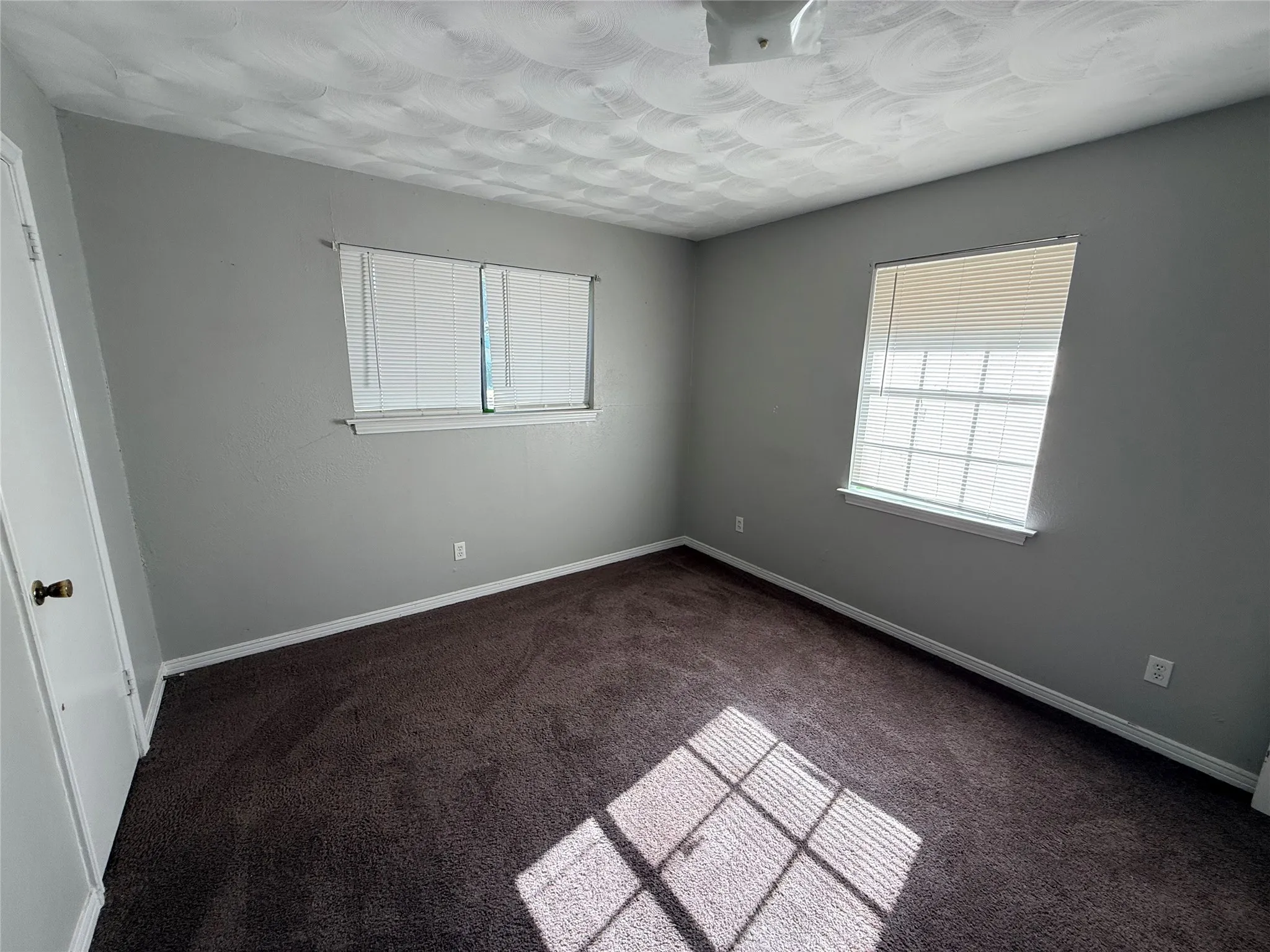 Single Family Residence For Sale in Dallas County , 301 Lakewood Drive, De Soto, Texas 75115, 3 Bedroom, 3 Bathroom, 2 Garage spaces, 1,807 Sqft, built in 1965, mls#21390883, Real Estate Agent in De Soto, Homes For Sale in Dallas county, Homes For Sale in De Soto, Realtor in De Soto Texas, Real Estate Brokerage Independent Realty Texas, Luminita Cordes Realtor