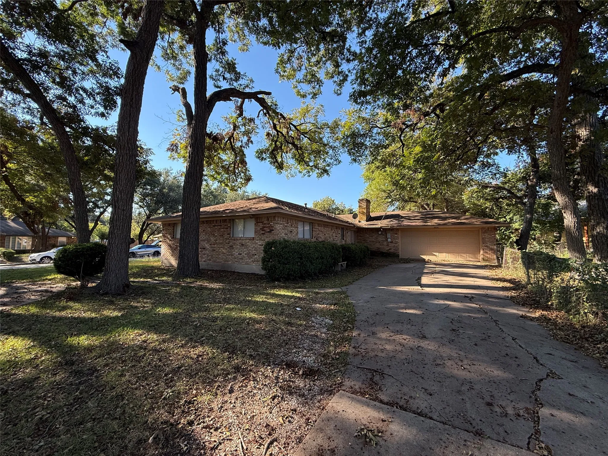 Single Family Residence For Sale in Dallas County , 301 Lakewood Drive, De Soto, Texas 75115, 3 Bedroom, 3 Bathroom, 2 Garage spaces, 1,807 Sqft, built in 1965, mls#21390883, Real Estate Agent in De Soto, Homes For Sale in Dallas county, Homes For Sale in De Soto, Realtor in De Soto Texas, Real Estate Brokerage Independent Realty Texas, Luminita Cordes Realtor