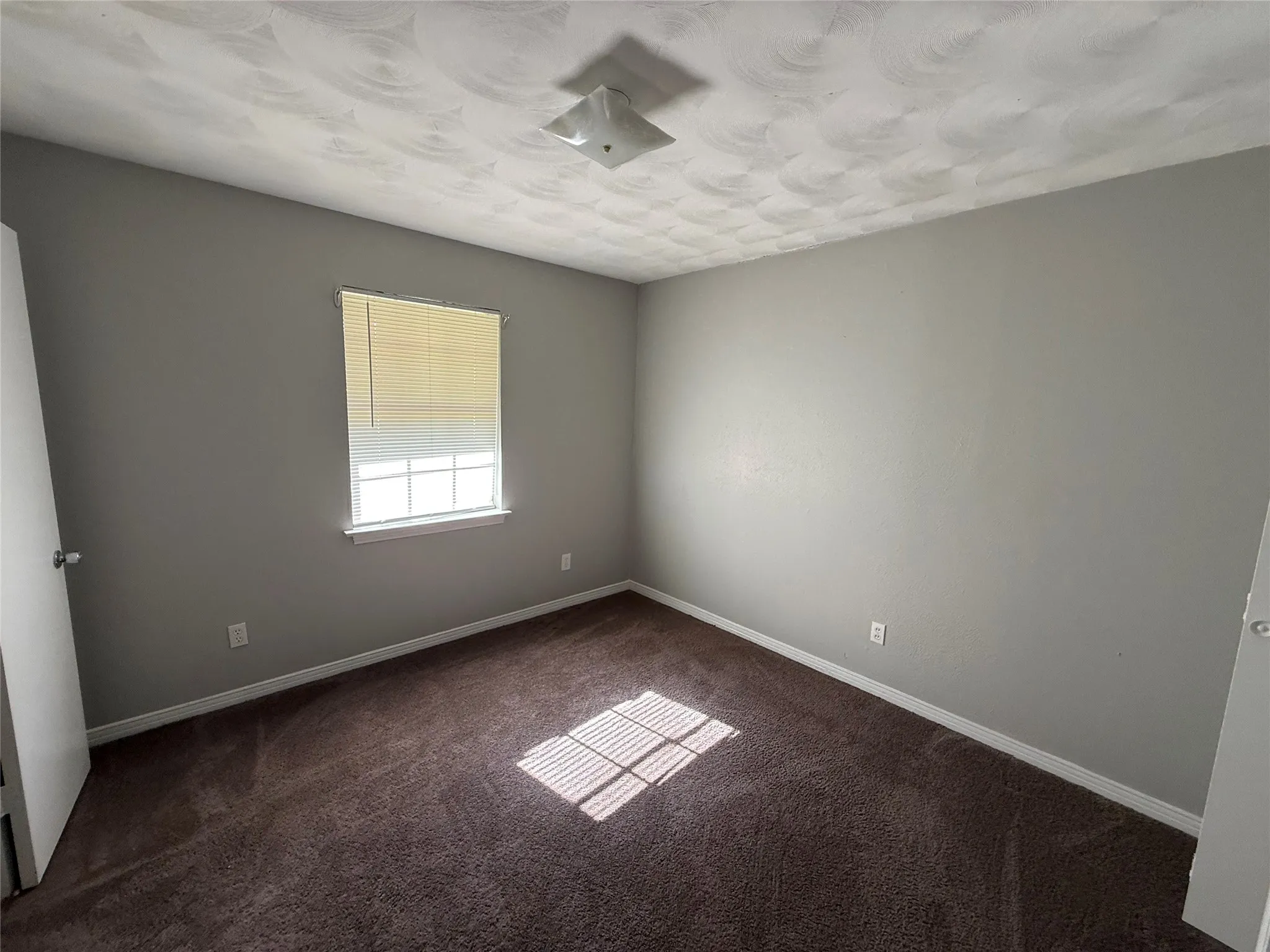 Single Family Residence For Sale in Dallas County , 301 Lakewood Drive, De Soto, Texas 75115, 3 Bedroom, 3 Bathroom, 2 Garage spaces, 1,807 Sqft, built in 1965, mls#21390883, Real Estate Agent in De Soto, Homes For Sale in Dallas county, Homes For Sale in De Soto, Realtor in De Soto Texas, Real Estate Brokerage Independent Realty Texas, Luminita Cordes Realtor