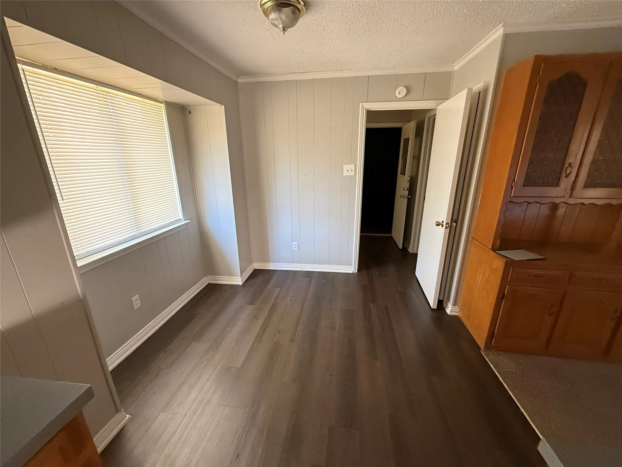 Single Family Residence For Sale in Dallas County , 301 Lakewood Drive, De Soto, Texas 75115, 3 Bedroom, 3 Bathroom, 2 Garage spaces, 1,807 Sqft, built in 1965, mls#21390883, Real Estate Agent in De Soto, Homes For Sale in Dallas county, Homes For Sale in De Soto, Realtor in De Soto Texas, Real Estate Brokerage Independent Realty Texas, Luminita Cordes Realtor