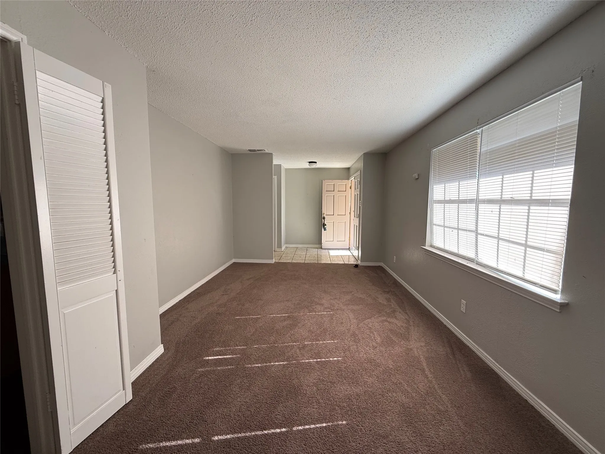 Single Family Residence For Sale in Dallas County , 301 Lakewood Drive, De Soto, Texas 75115, 3 Bedroom, 3 Bathroom, 2 Garage spaces, 1,807 Sqft, built in 1965, mls#21390883, Real Estate Agent in De Soto, Homes For Sale in Dallas county, Homes For Sale in De Soto, Realtor in De Soto Texas, Real Estate Brokerage Independent Realty Texas, Luminita Cordes Realtor