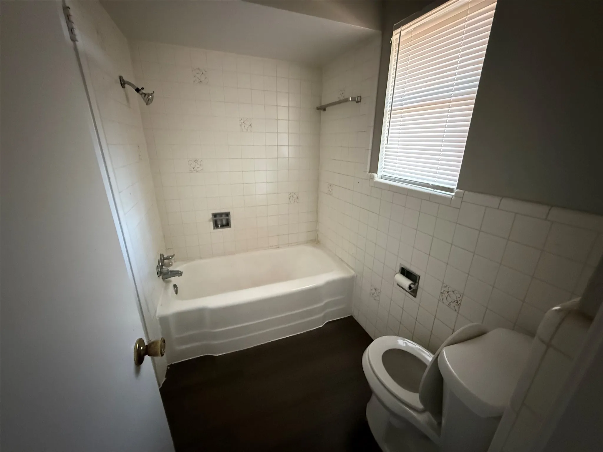 Single Family Residence For Sale in Dallas County , 301 Lakewood Drive, De Soto, Texas 75115, 3 Bedroom, 3 Bathroom, 2 Garage spaces, 1,807 Sqft, built in 1965, mls#21390883, Real Estate Agent in De Soto, Homes For Sale in Dallas county, Homes For Sale in De Soto, Realtor in De Soto Texas, Real Estate Brokerage Independent Realty Texas, Luminita Cordes Realtor