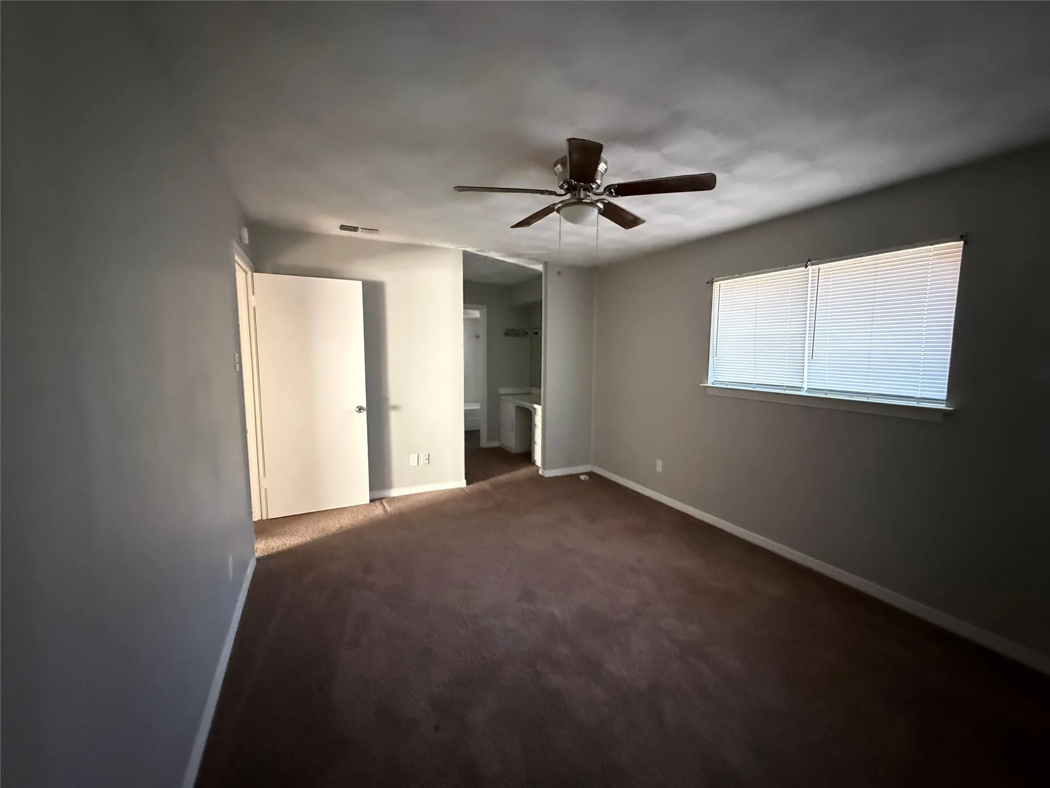 Single Family Residence For Sale in Dallas County , 301 Lakewood Drive, De Soto, Texas 75115, 3 Bedroom, 3 Bathroom, 2 Garage spaces, 1,807 Sqft, built in 1965, mls#21390883, Real Estate Agent in De Soto, Homes For Sale in Dallas county, Homes For Sale in De Soto, Realtor in De Soto Texas, Real Estate Brokerage Independent Realty Texas, Luminita Cordes Realtor