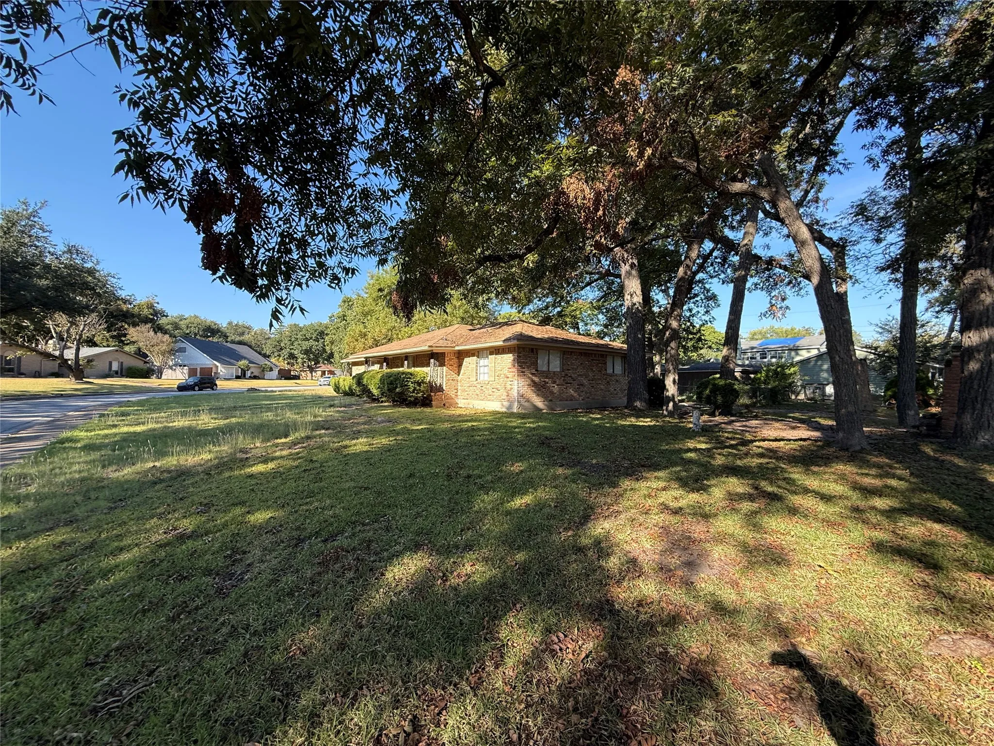 Single Family Residence For Sale in Dallas County , 301 Lakewood Drive, De Soto, Texas 75115, 3 Bedroom, 3 Bathroom, 2 Garage spaces, 1,807 Sqft, built in 1965, mls#21390883, Real Estate Agent in De Soto, Homes For Sale in Dallas county, Homes For Sale in De Soto, Realtor in De Soto Texas, Real Estate Brokerage Independent Realty Texas, Luminita Cordes Realtor