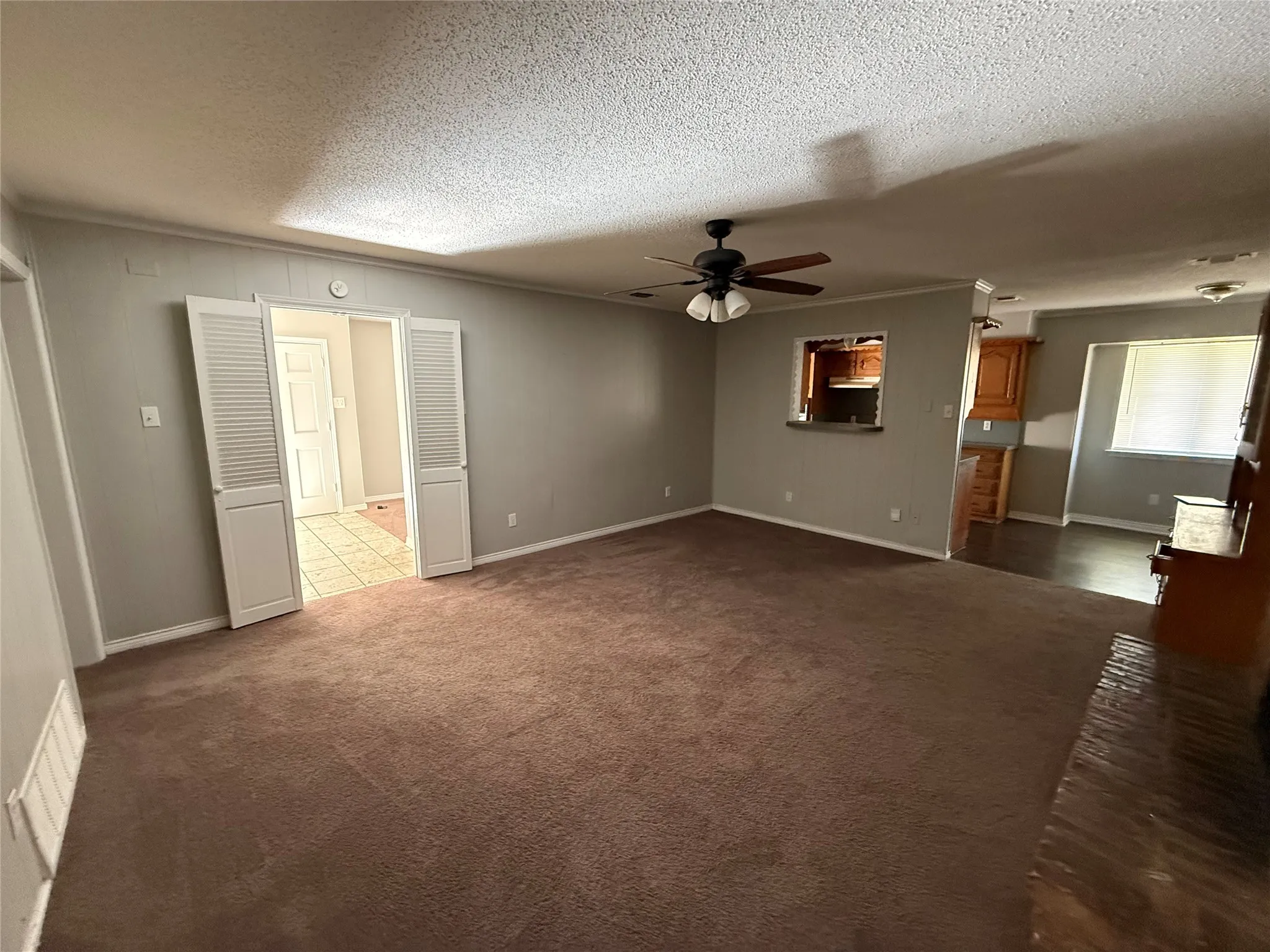 Single Family Residence For Sale in Dallas County , 301 Lakewood Drive, De Soto, Texas 75115, 3 Bedroom, 3 Bathroom, 2 Garage spaces, 1,807 Sqft, built in 1965, mls#21390883, Real Estate Agent in De Soto, Homes For Sale in Dallas county, Homes For Sale in De Soto, Realtor in De Soto Texas, Real Estate Brokerage Independent Realty Texas, Luminita Cordes Realtor