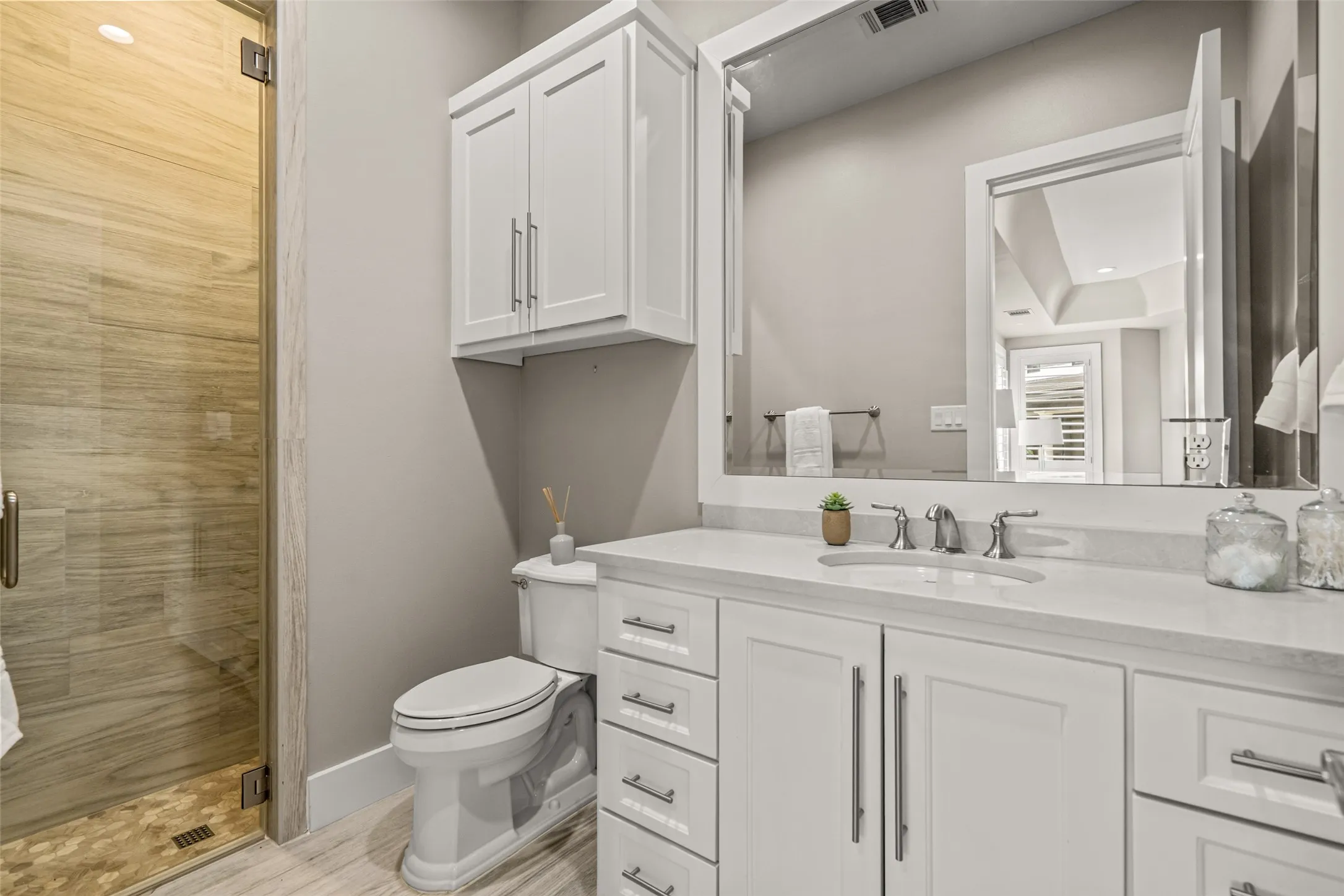 Single Family Residence For Sale in Tarrant County , 4629 Palencia Drive, Fort Worth, Texas 76126, 3 Bedroom, 4 Bathroom, 3 Garage spaces, 5,105 Sqft, built in 2016, mls#21390142, Real Estate Agent in Fort Worth, Homes For Sale in Tarrant county, Homes For Sale in Fort Worth, Realtor in Fort Worth Texas, Real Estate Brokerage Independent Realty Texas, Luminita Cordes Realtor