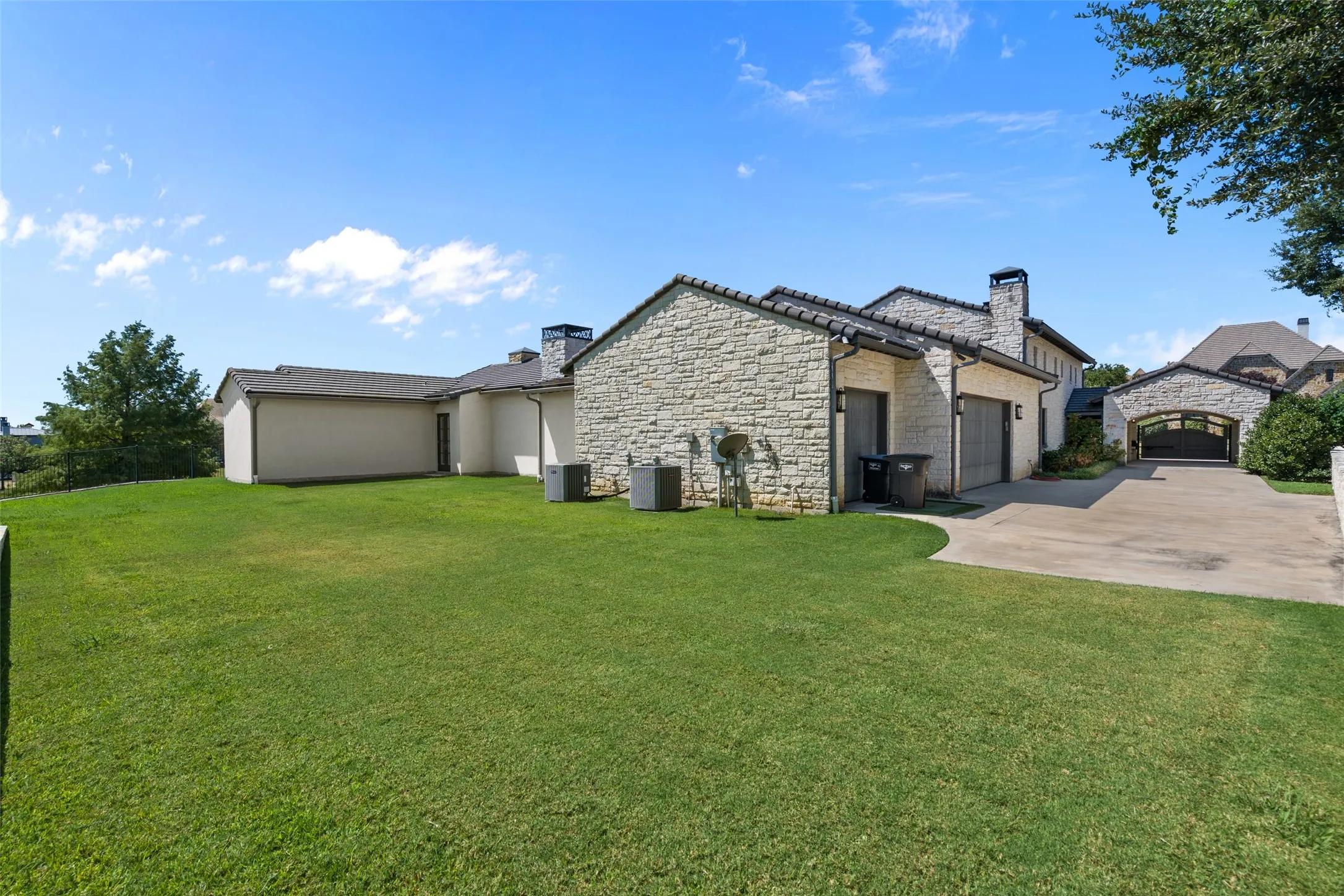 Single Family Residence For Sale in Tarrant County , 4629 Palencia Drive, Fort Worth, Texas 76126, 3 Bedroom, 4 Bathroom, 3 Garage spaces, 5,105 Sqft, built in 2016, mls#21390142, Real Estate Agent in Fort Worth, Homes For Sale in Tarrant county, Homes For Sale in Fort Worth, Realtor in Fort Worth Texas, Real Estate Brokerage Independent Realty Texas, Luminita Cordes Realtor