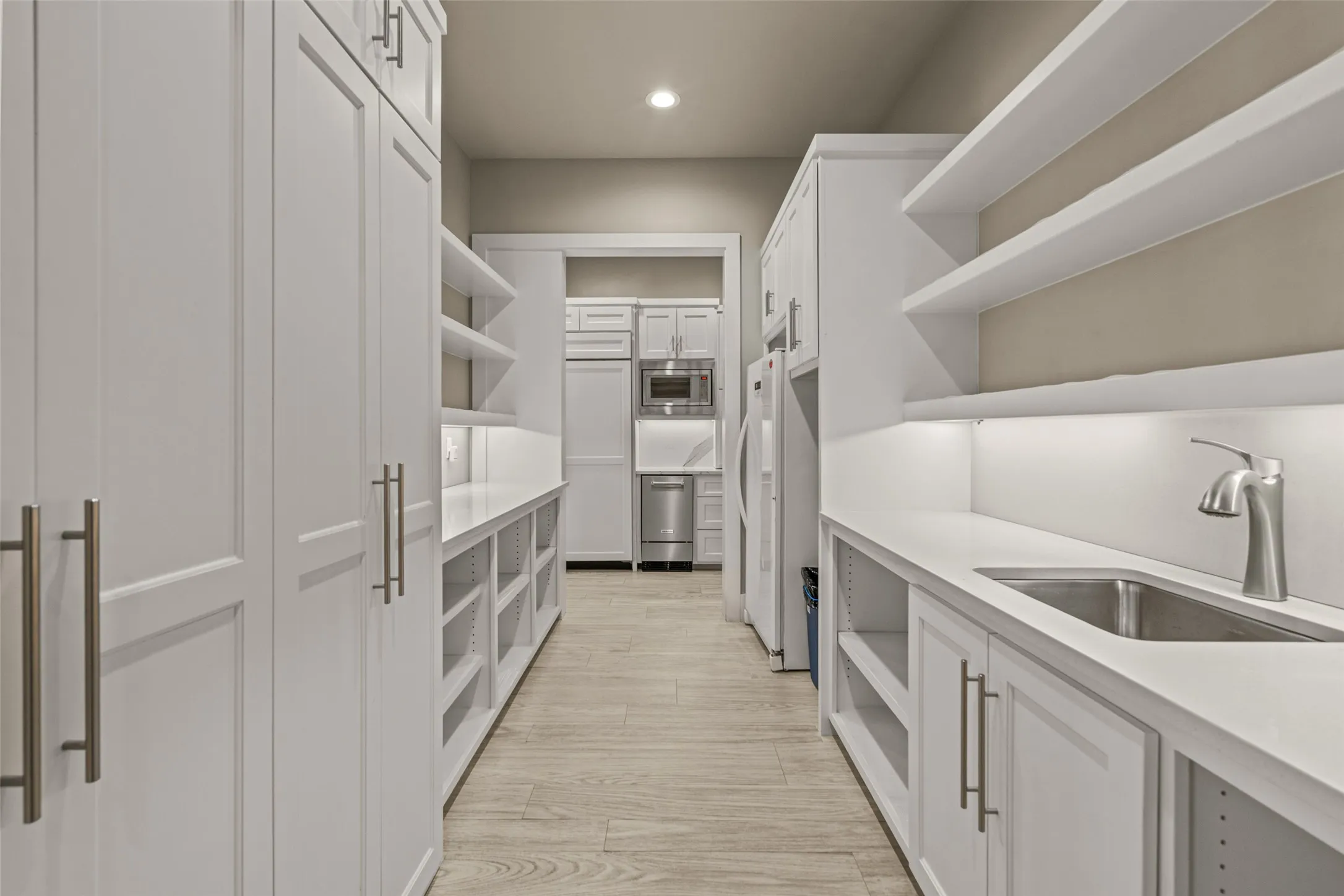 Single Family Residence For Sale in Tarrant County , 4629 Palencia Drive, Fort Worth, Texas 76126, 3 Bedroom, 4 Bathroom, 3 Garage spaces, 5,105 Sqft, built in 2016, mls#21390142, Real Estate Agent in Fort Worth, Homes For Sale in Tarrant county, Homes For Sale in Fort Worth, Realtor in Fort Worth Texas, Real Estate Brokerage Independent Realty Texas, Luminita Cordes Realtor