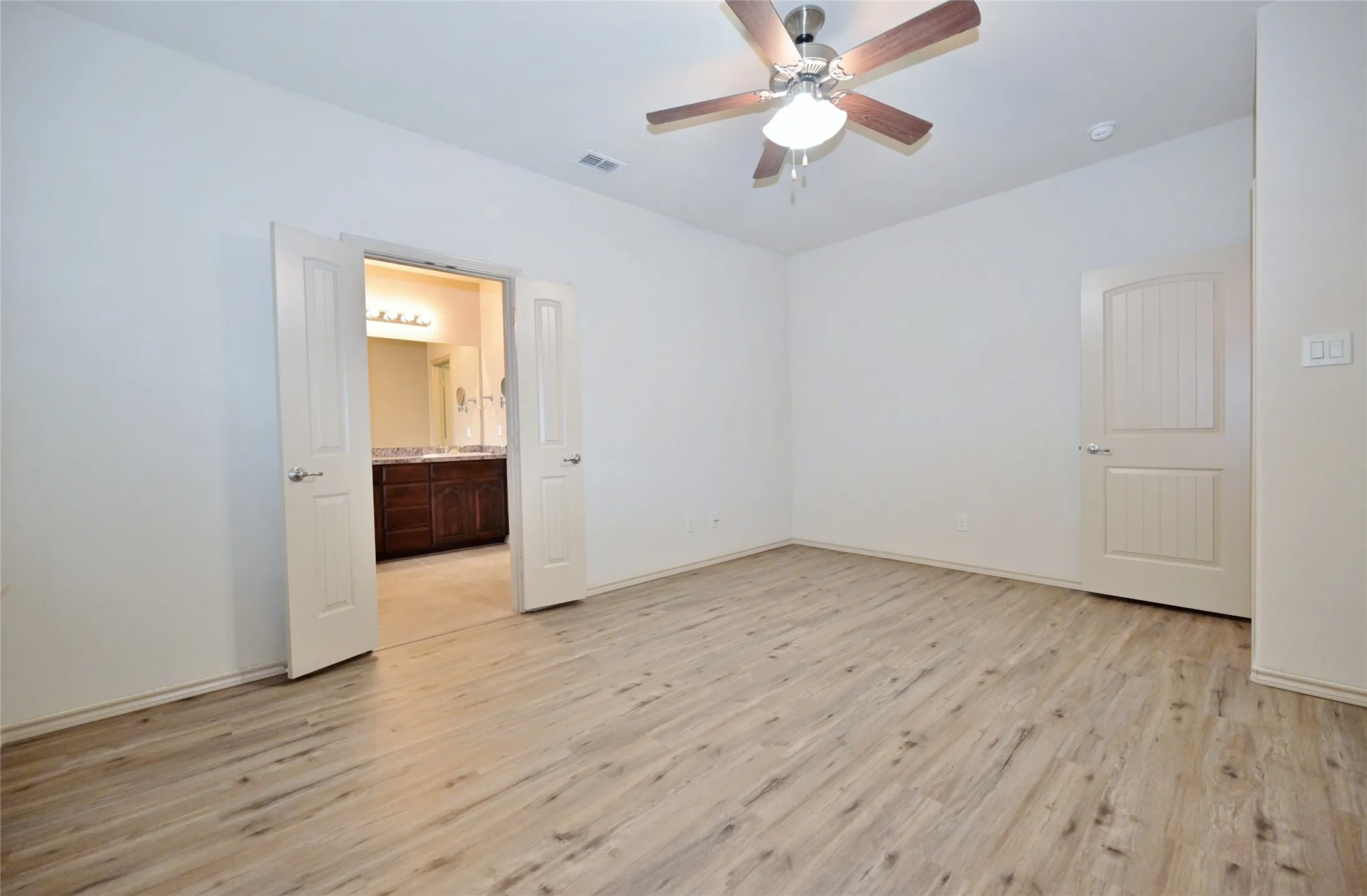 Single Family Residence For Sale in Tarrant County , 5921 Comanche Peak Drive, Fort Worth, Texas 76179, 3 Bedroom, 2 Bathroom, 2 Garage spaces, 1,441 Sqft, built in 2014, mls#21390872, Real Estate Agent in Fort Worth, Homes For Sale in Tarrant county, Homes For Sale in Fort Worth, Realtor in Fort Worth Texas, Real Estate Brokerage Independent Realty Texas, Luminita Cordes Realtor