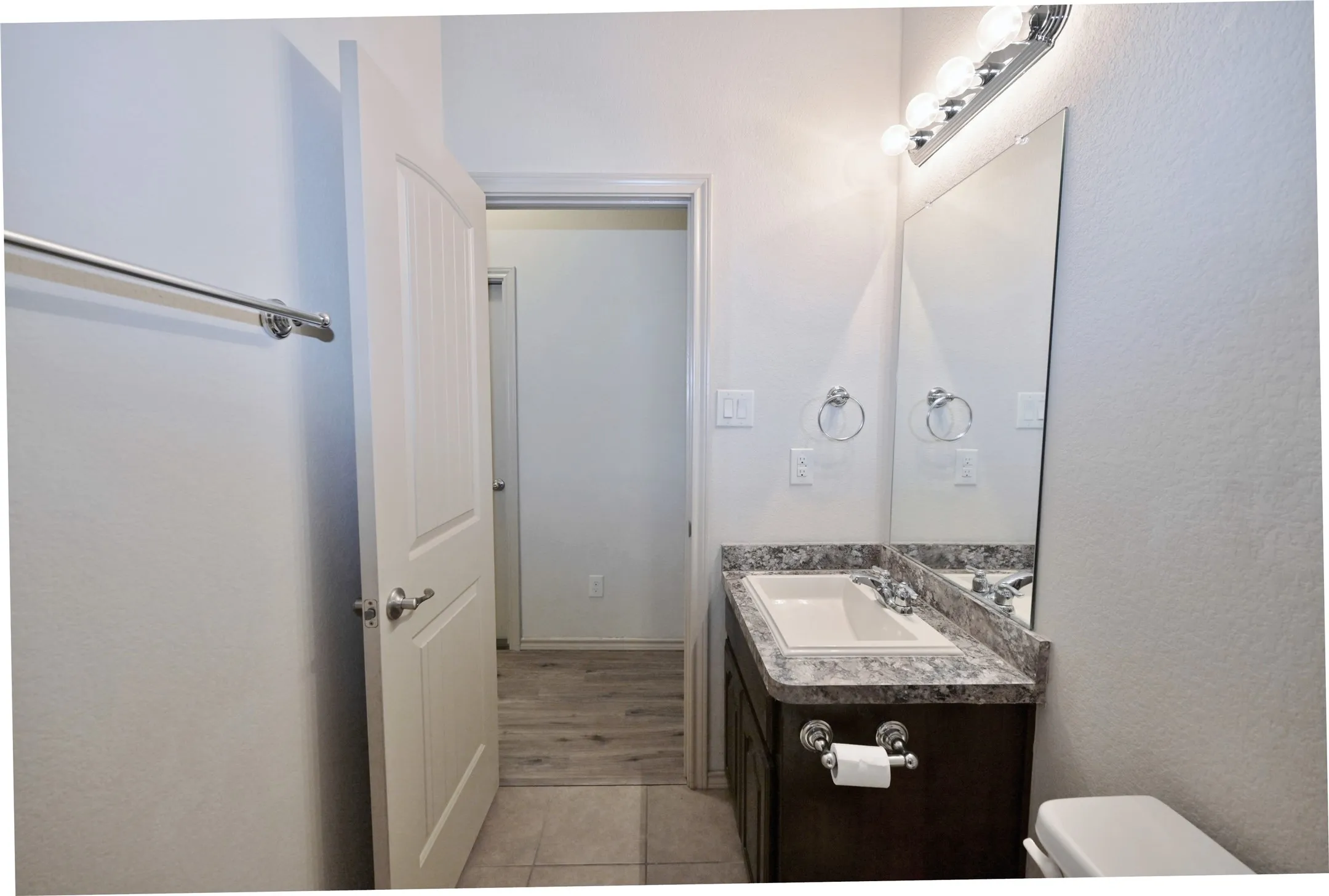 Single Family Residence For Sale in Tarrant County , 5921 Comanche Peak Drive, Fort Worth, Texas 76179, 3 Bedroom, 2 Bathroom, 2 Garage spaces, 1,441 Sqft, built in 2014, mls#21390872, Real Estate Agent in Fort Worth, Homes For Sale in Tarrant county, Homes For Sale in Fort Worth, Realtor in Fort Worth Texas, Real Estate Brokerage Independent Realty Texas, Luminita Cordes Realtor