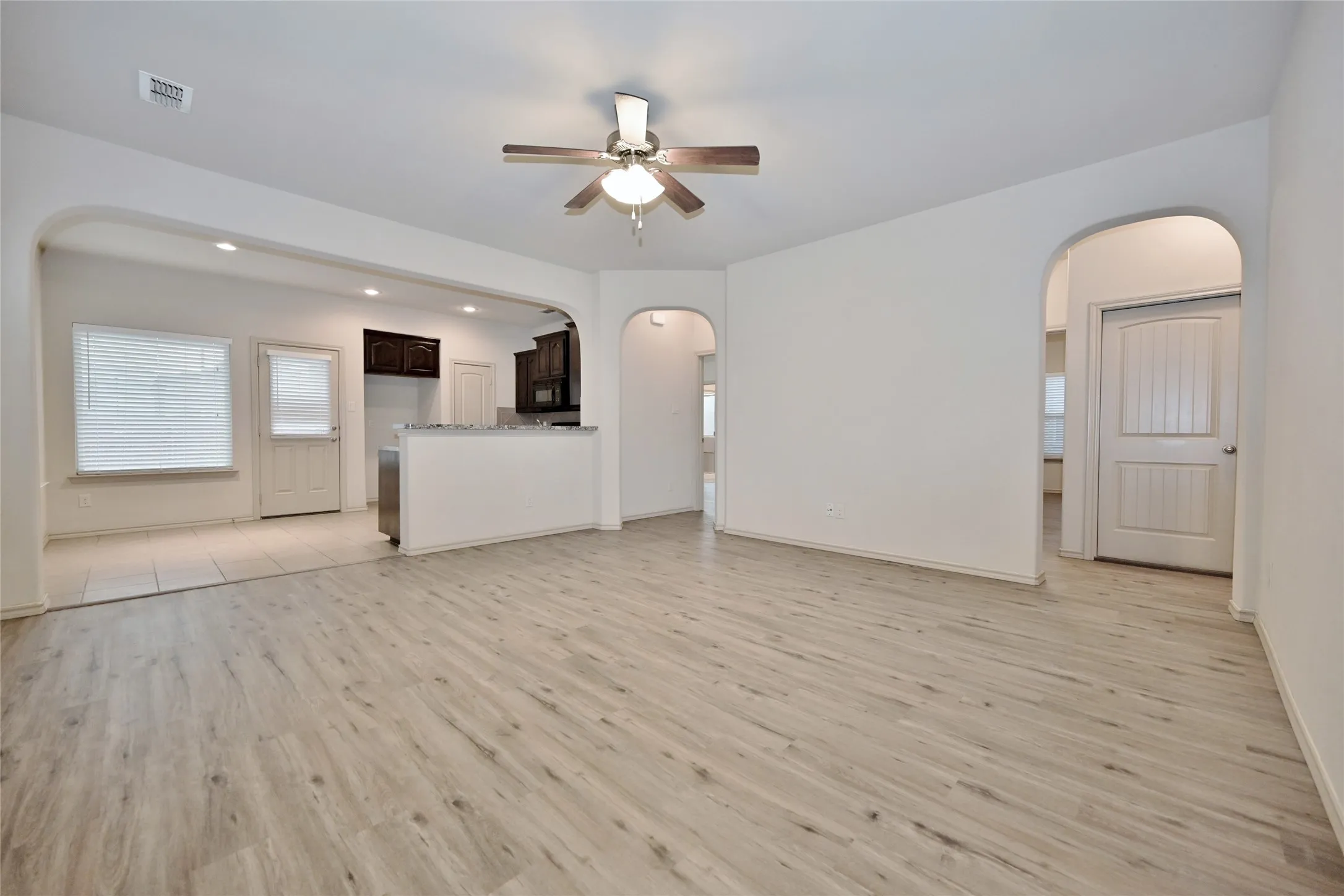 Single Family Residence For Sale in Tarrant County , 5921 Comanche Peak Drive, Fort Worth, Texas 76179, 3 Bedroom, 2 Bathroom, 2 Garage spaces, 1,441 Sqft, built in 2014, mls#21390872, Real Estate Agent in Fort Worth, Homes For Sale in Tarrant county, Homes For Sale in Fort Worth, Realtor in Fort Worth Texas, Real Estate Brokerage Independent Realty Texas, Luminita Cordes Realtor