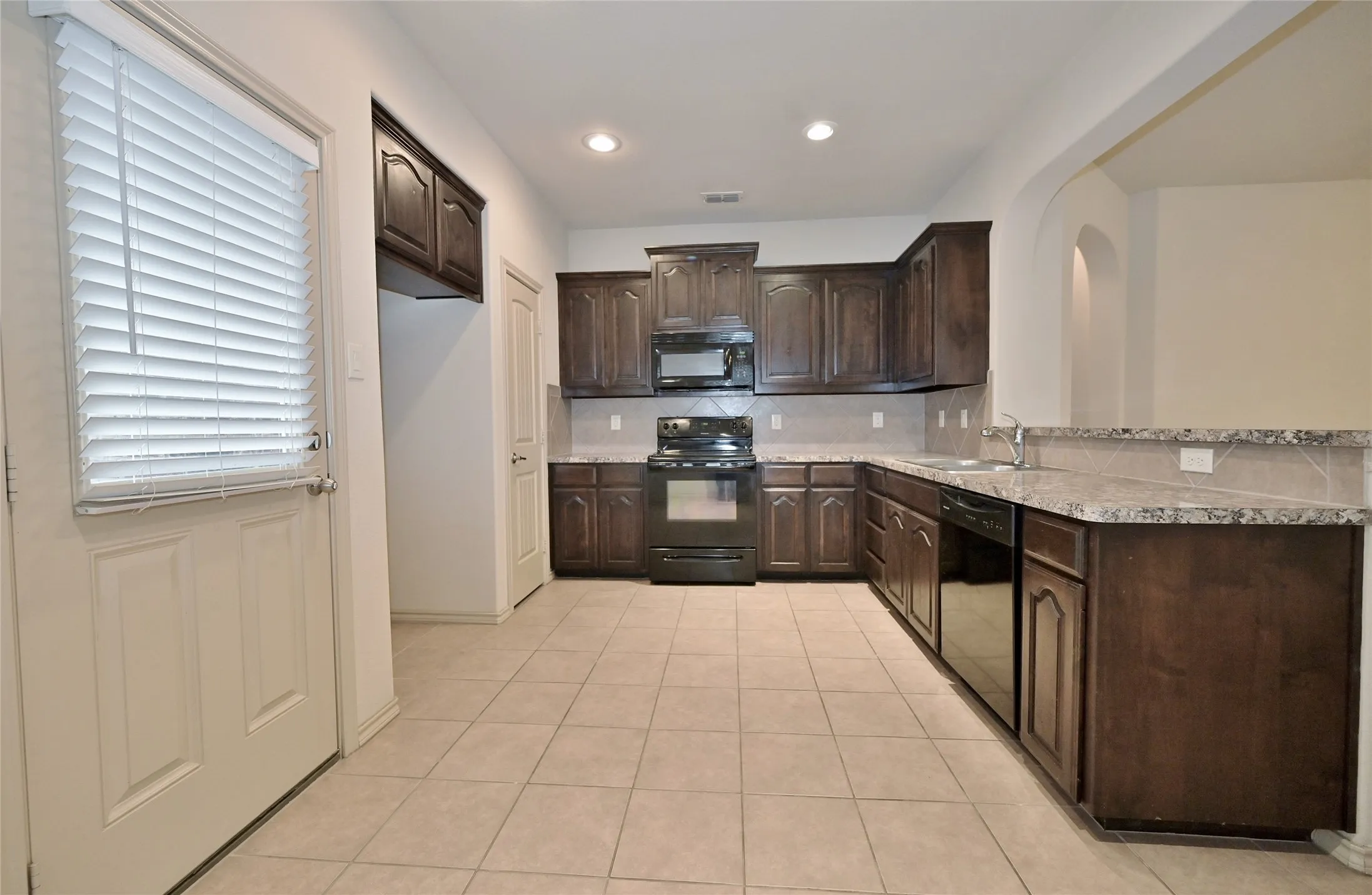 Single Family Residence For Sale in Tarrant County , 5921 Comanche Peak Drive, Fort Worth, Texas 76179, 3 Bedroom, 2 Bathroom, 2 Garage spaces, 1,441 Sqft, built in 2014, mls#21390872, Real Estate Agent in Fort Worth, Homes For Sale in Tarrant county, Homes For Sale in Fort Worth, Realtor in Fort Worth Texas, Real Estate Brokerage Independent Realty Texas, Luminita Cordes Realtor