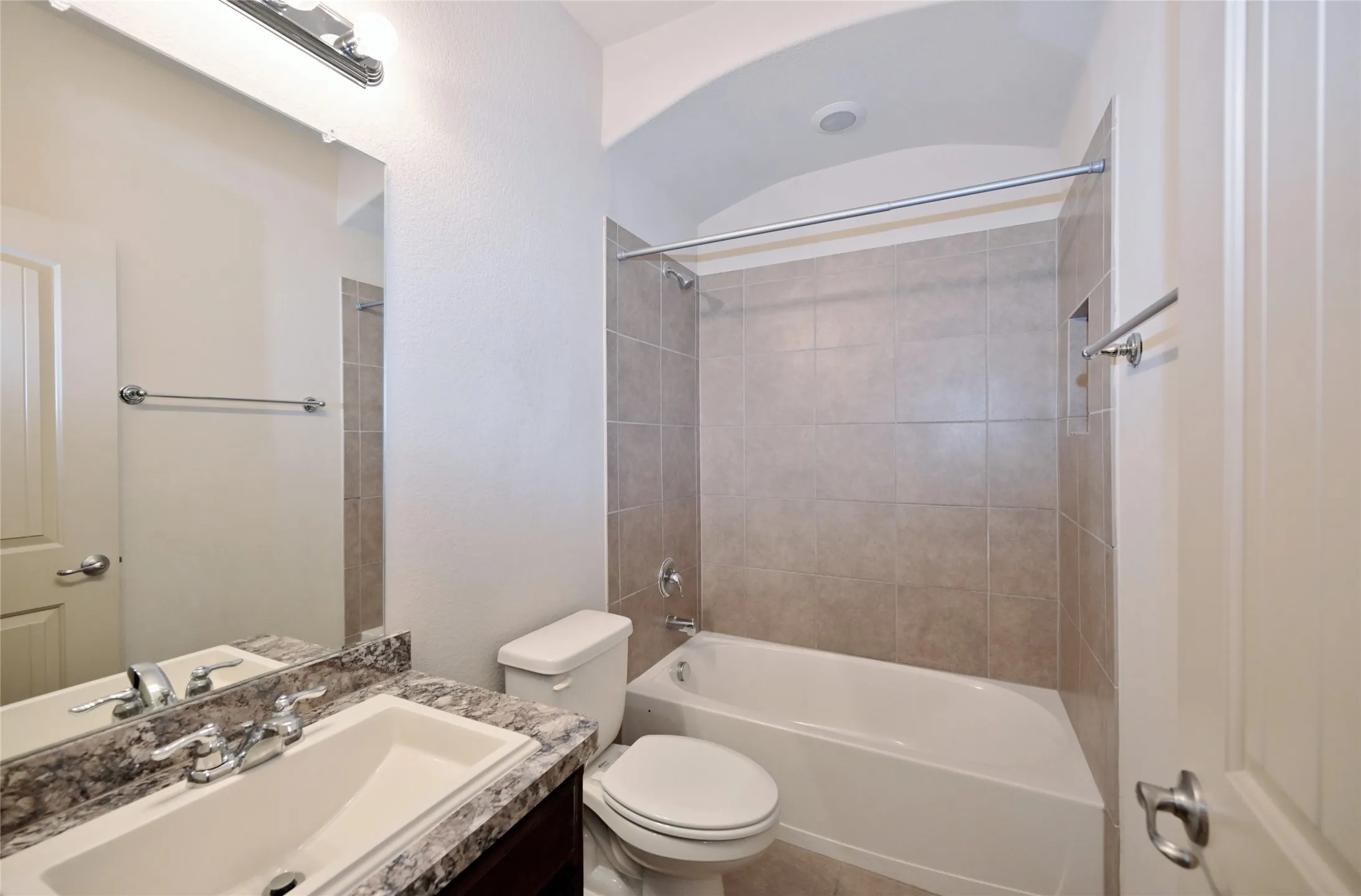 Single Family Residence For Sale in Tarrant County , 5921 Comanche Peak Drive, Fort Worth, Texas 76179, 3 Bedroom, 2 Bathroom, 2 Garage spaces, 1,441 Sqft, built in 2014, mls#21390872, Real Estate Agent in Fort Worth, Homes For Sale in Tarrant county, Homes For Sale in Fort Worth, Realtor in Fort Worth Texas, Real Estate Brokerage Independent Realty Texas, Luminita Cordes Realtor