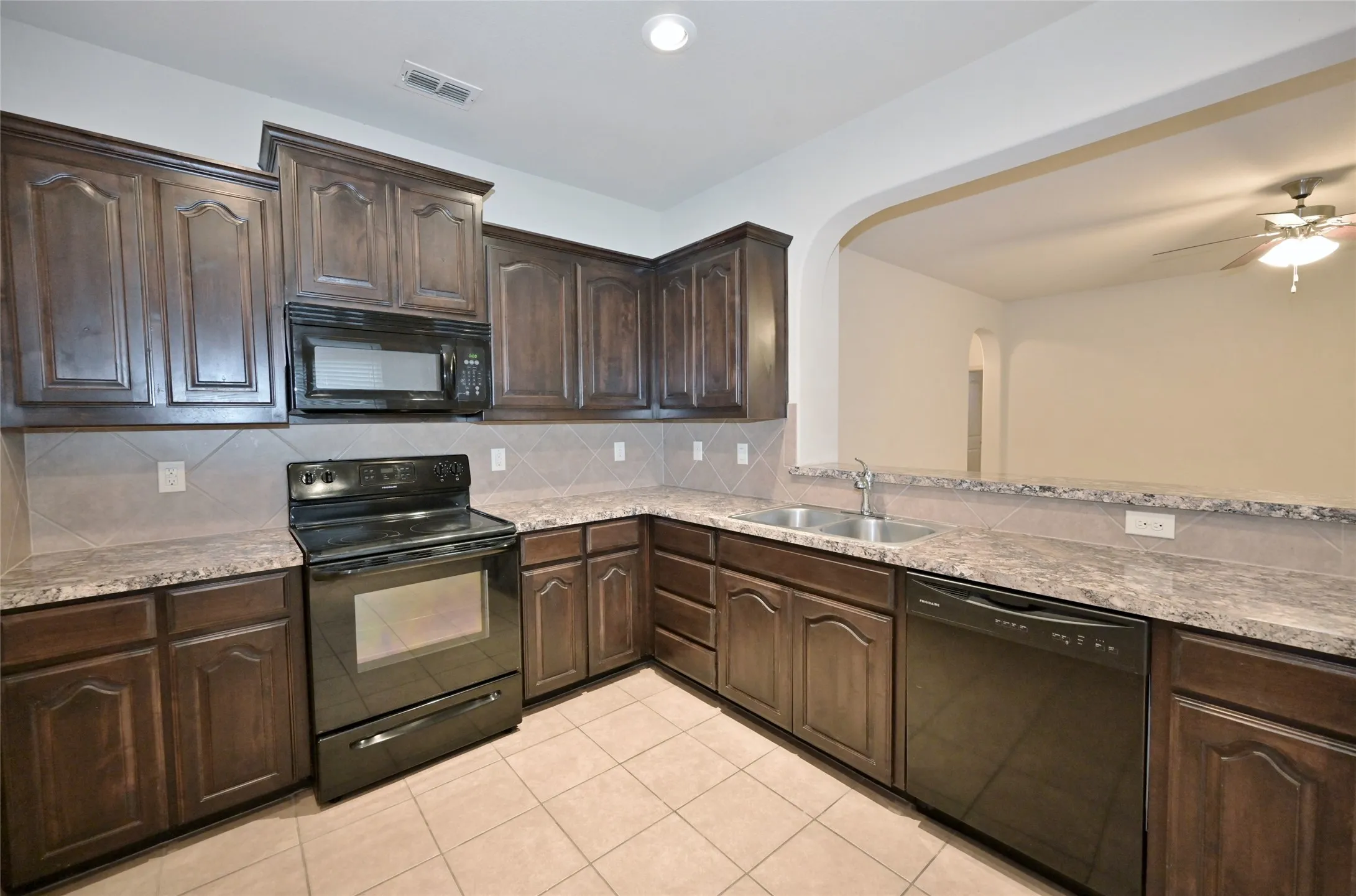 Single Family Residence For Sale in Tarrant County , 5921 Comanche Peak Drive, Fort Worth, Texas 76179, 3 Bedroom, 2 Bathroom, 2 Garage spaces, 1,441 Sqft, built in 2014, mls#21390872, Real Estate Agent in Fort Worth, Homes For Sale in Tarrant county, Homes For Sale in Fort Worth, Realtor in Fort Worth Texas, Real Estate Brokerage Independent Realty Texas, Luminita Cordes Realtor