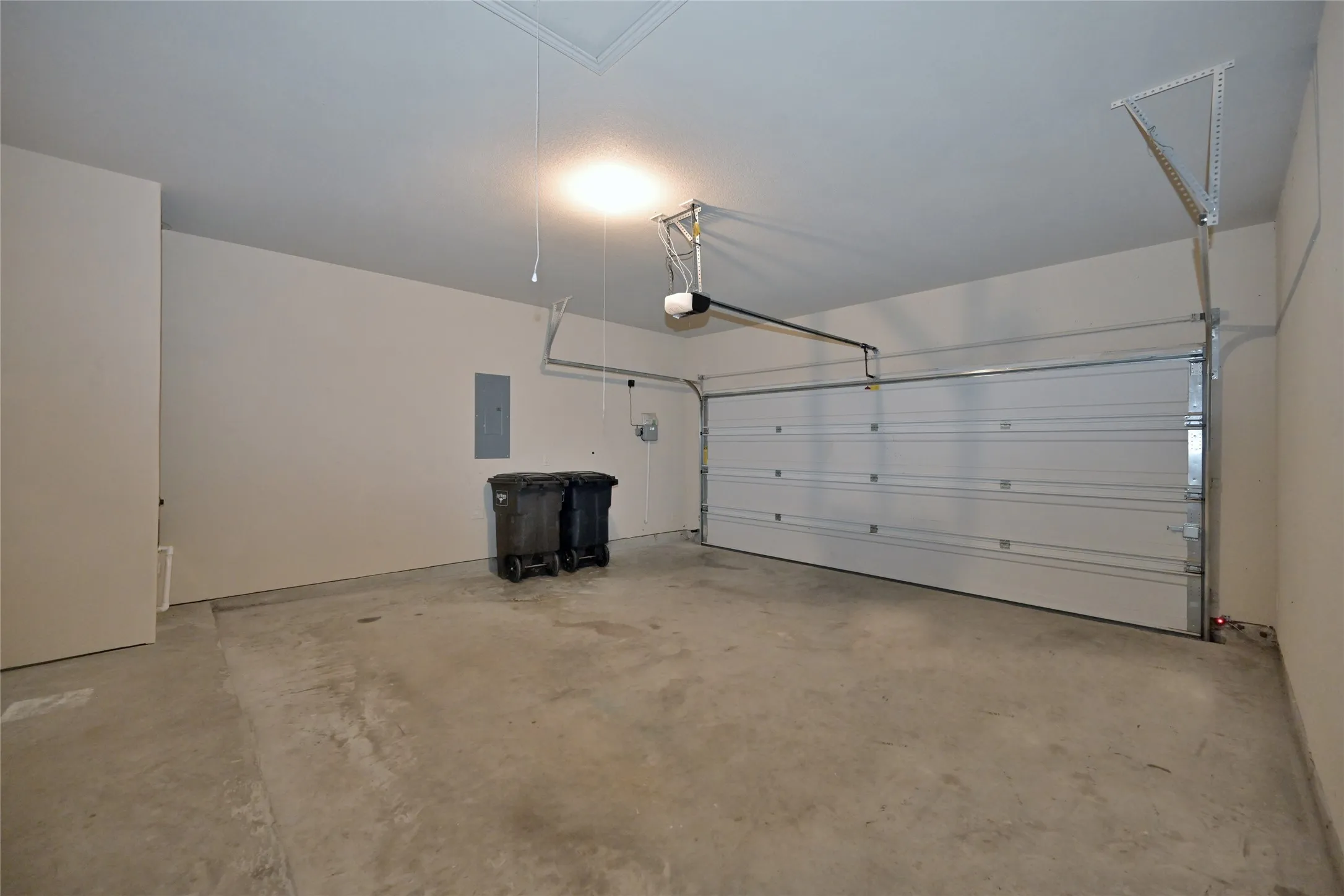 Single Family Residence For Sale in Tarrant County , 5921 Comanche Peak Drive, Fort Worth, Texas 76179, 3 Bedroom, 2 Bathroom, 2 Garage spaces, 1,441 Sqft, built in 2014, mls#21390872, Real Estate Agent in Fort Worth, Homes For Sale in Tarrant county, Homes For Sale in Fort Worth, Realtor in Fort Worth Texas, Real Estate Brokerage Independent Realty Texas, Luminita Cordes Realtor