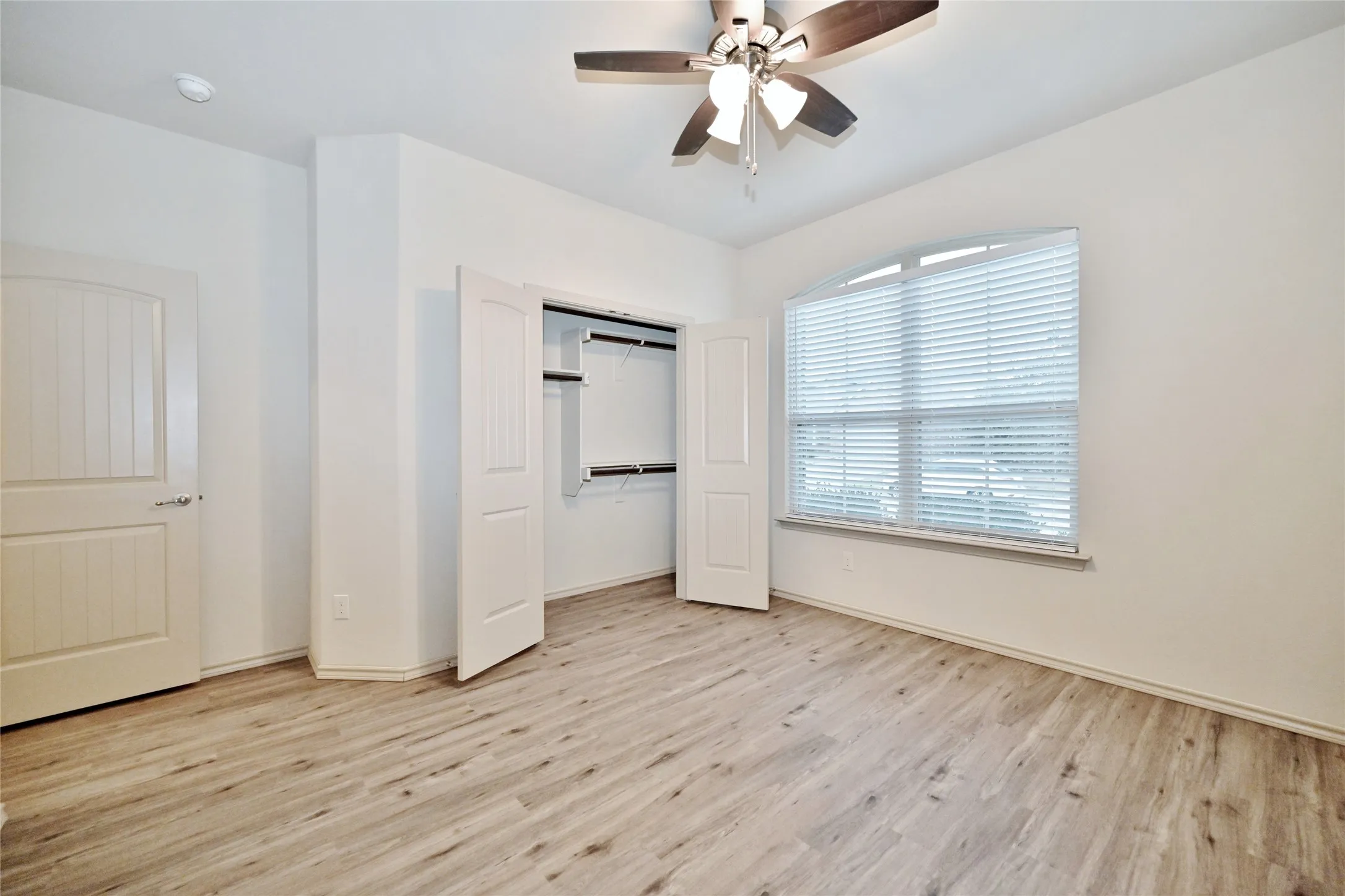 Single Family Residence For Sale in Tarrant County , 5921 Comanche Peak Drive, Fort Worth, Texas 76179, 3 Bedroom, 2 Bathroom, 2 Garage spaces, 1,441 Sqft, built in 2014, mls#21390872, Real Estate Agent in Fort Worth, Homes For Sale in Tarrant county, Homes For Sale in Fort Worth, Realtor in Fort Worth Texas, Real Estate Brokerage Independent Realty Texas, Luminita Cordes Realtor