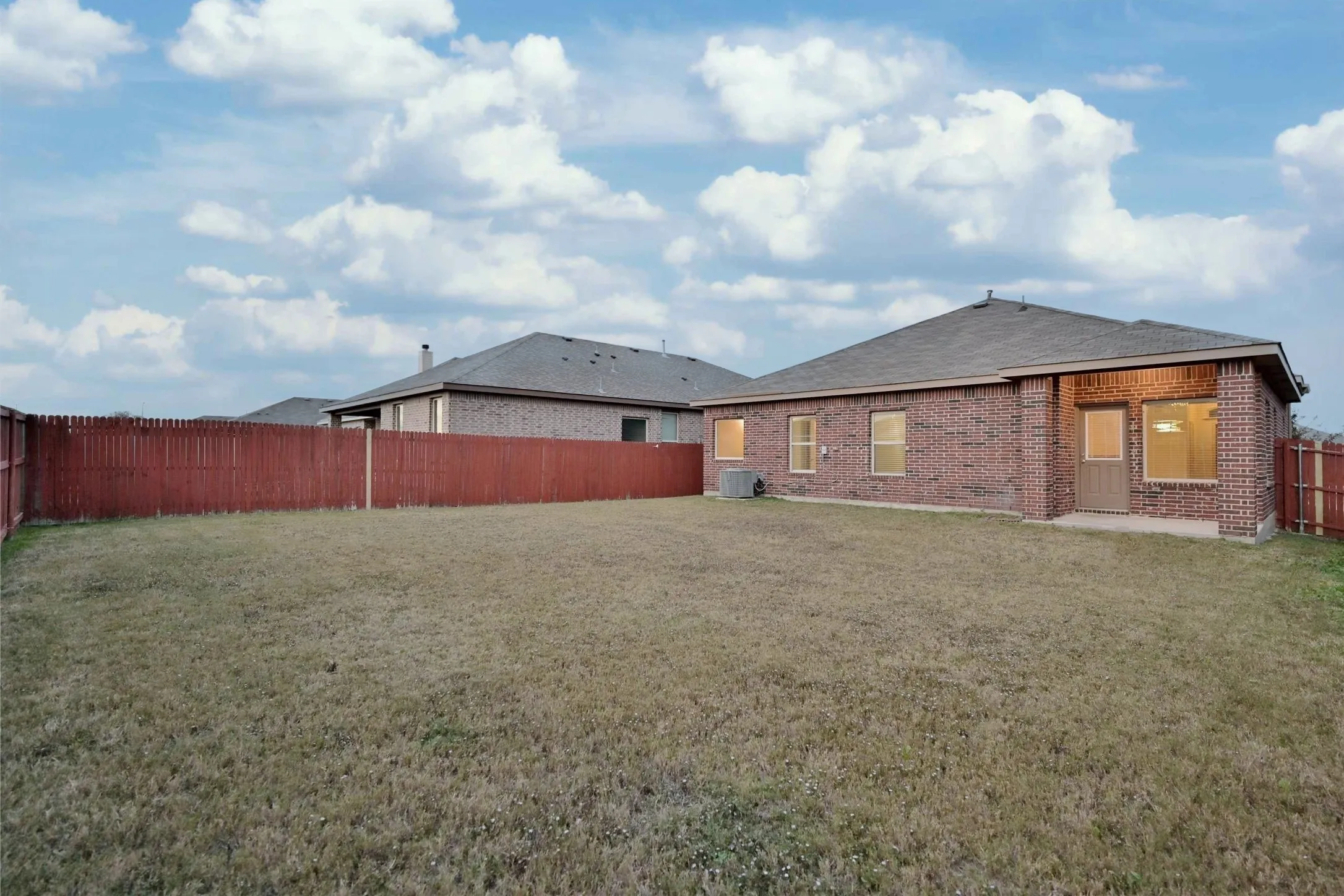 Large 6 ft privacy Fenced Backyard