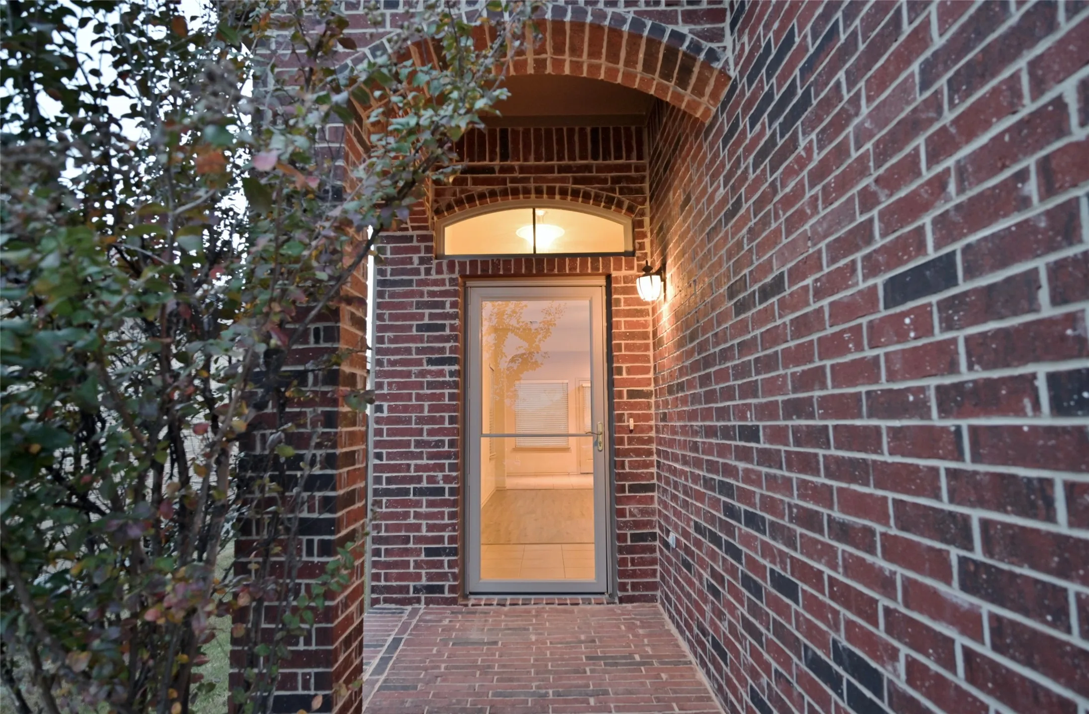 Single Family Residence For Sale in Tarrant County , 5921 Comanche Peak Drive, Fort Worth, Texas 76179, 3 Bedroom, 2 Bathroom, 2 Garage spaces, 1,441 Sqft, built in 2014, mls#21390872, Real Estate Agent in Fort Worth, Homes For Sale in Tarrant county, Homes For Sale in Fort Worth, Realtor in Fort Worth Texas, Real Estate Brokerage Independent Realty Texas, Luminita Cordes Realtor