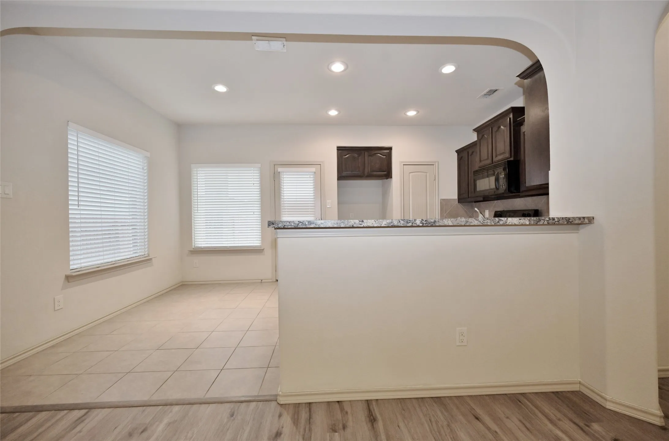 Single Family Residence For Sale in Tarrant County , 5921 Comanche Peak Drive, Fort Worth, Texas 76179, 3 Bedroom, 2 Bathroom, 2 Garage spaces, 1,441 Sqft, built in 2014, mls#21390872, Real Estate Agent in Fort Worth, Homes For Sale in Tarrant county, Homes For Sale in Fort Worth, Realtor in Fort Worth Texas, Real Estate Brokerage Independent Realty Texas, Luminita Cordes Realtor
