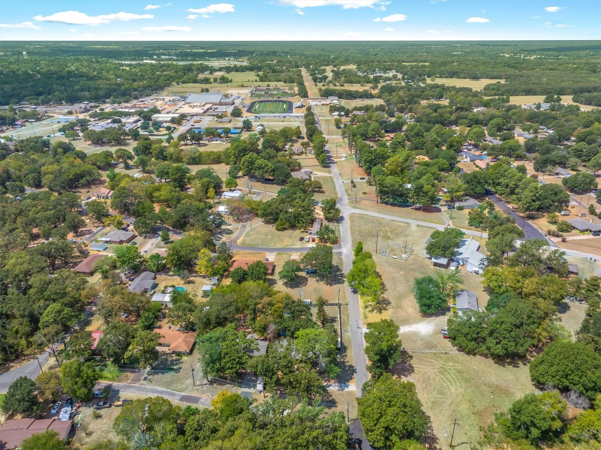 Single Family Residence For Sale in Van Zandt County , 1415 Glenlain Dr, Grand Saline, Texas 75140, 4 Bedroom, 2 Bathroom, Garage spaces, 2,021 Sqft, built in 1973, mls#21390884, Real Estate Agent in Grand Saline, Homes For Sale in Van Zandt county, Homes For Sale in Grand Saline, Realtor in Grand Saline Texas, Real Estate Brokerage Independent Realty Texas, Luminita Cordes Realtor