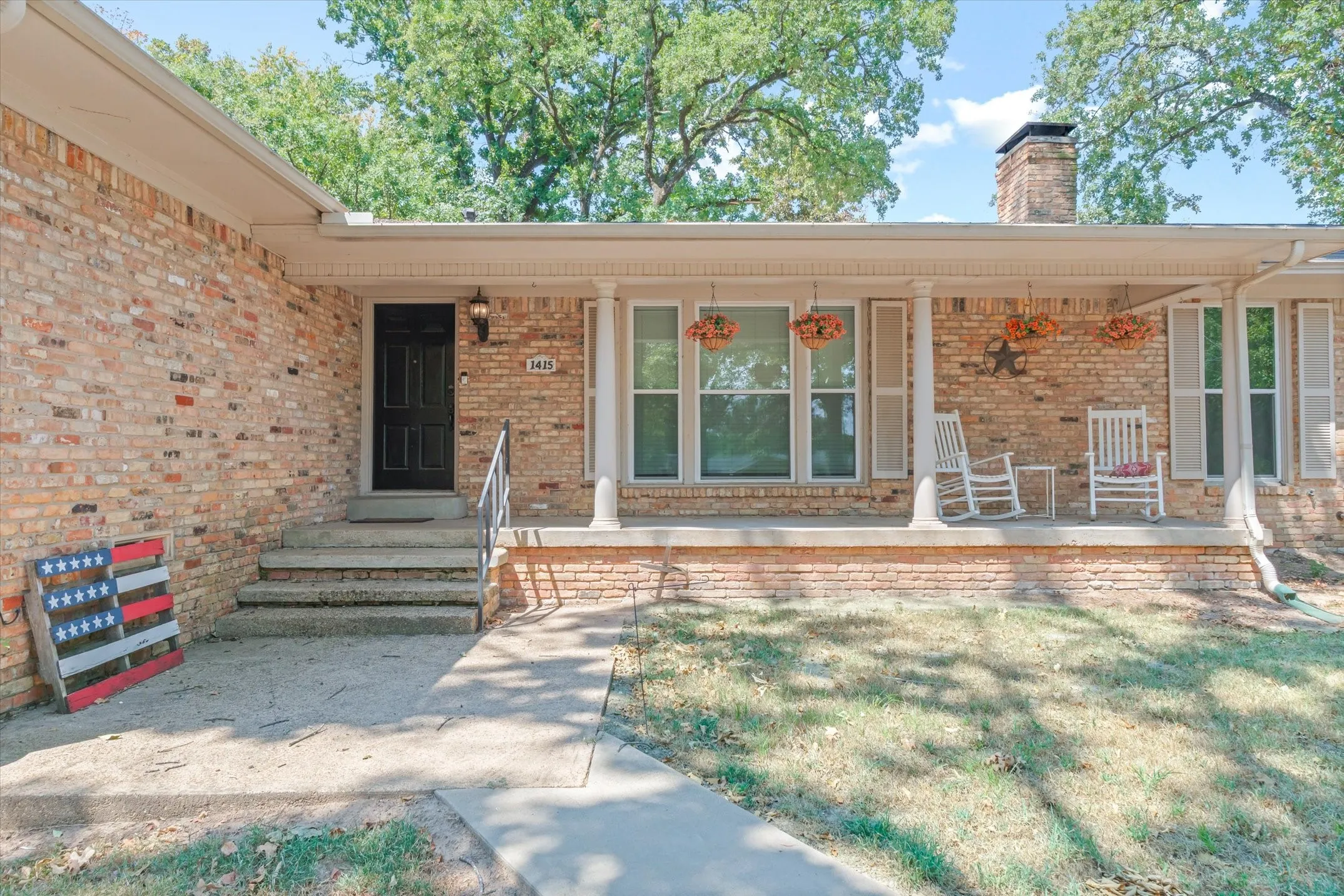 Single Family Residence For Sale in Van Zandt County , 1415 Glenlain Dr, Grand Saline, Texas 75140, 4 Bedroom, 2 Bathroom, Garage spaces, 2,021 Sqft, built in 1973, mls#21390884, Real Estate Agent in Grand Saline, Homes For Sale in Van Zandt county, Homes For Sale in Grand Saline, Realtor in Grand Saline Texas, Real Estate Brokerage Independent Realty Texas, Luminita Cordes Realtor