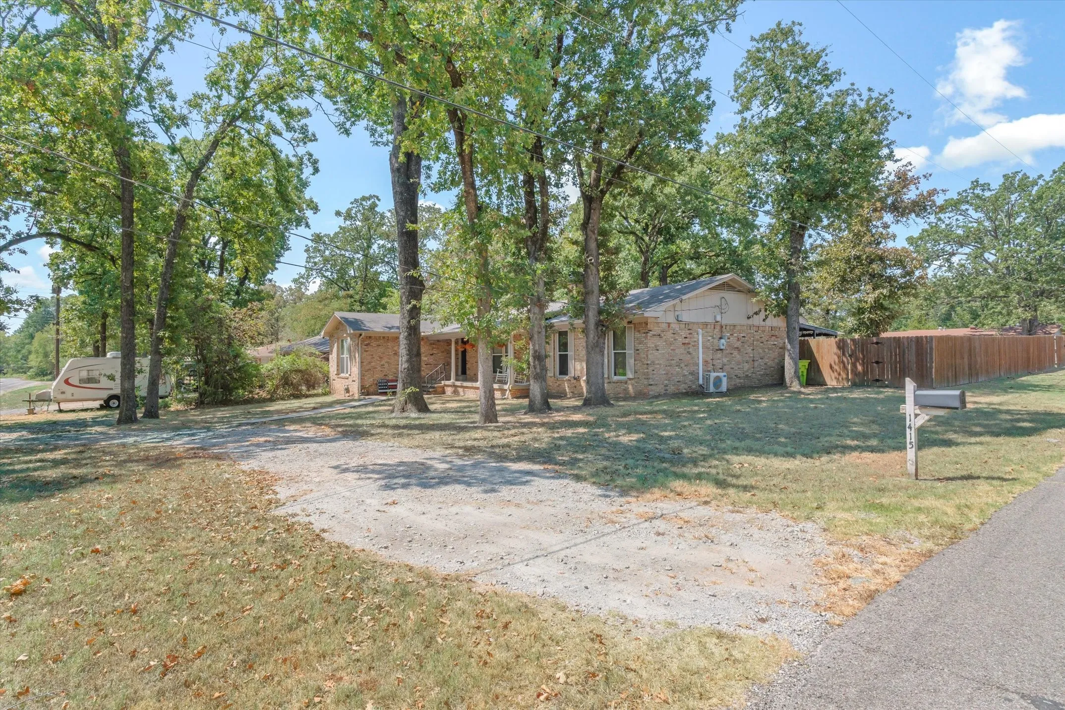 Single Family Residence For Sale in Van Zandt County , 1415 Glenlain Dr, Grand Saline, Texas 75140, 4 Bedroom, 2 Bathroom, Garage spaces, 2,021 Sqft, built in 1973, mls#21390884, Real Estate Agent in Grand Saline, Homes For Sale in Van Zandt county, Homes For Sale in Grand Saline, Realtor in Grand Saline Texas, Real Estate Brokerage Independent Realty Texas, Luminita Cordes Realtor