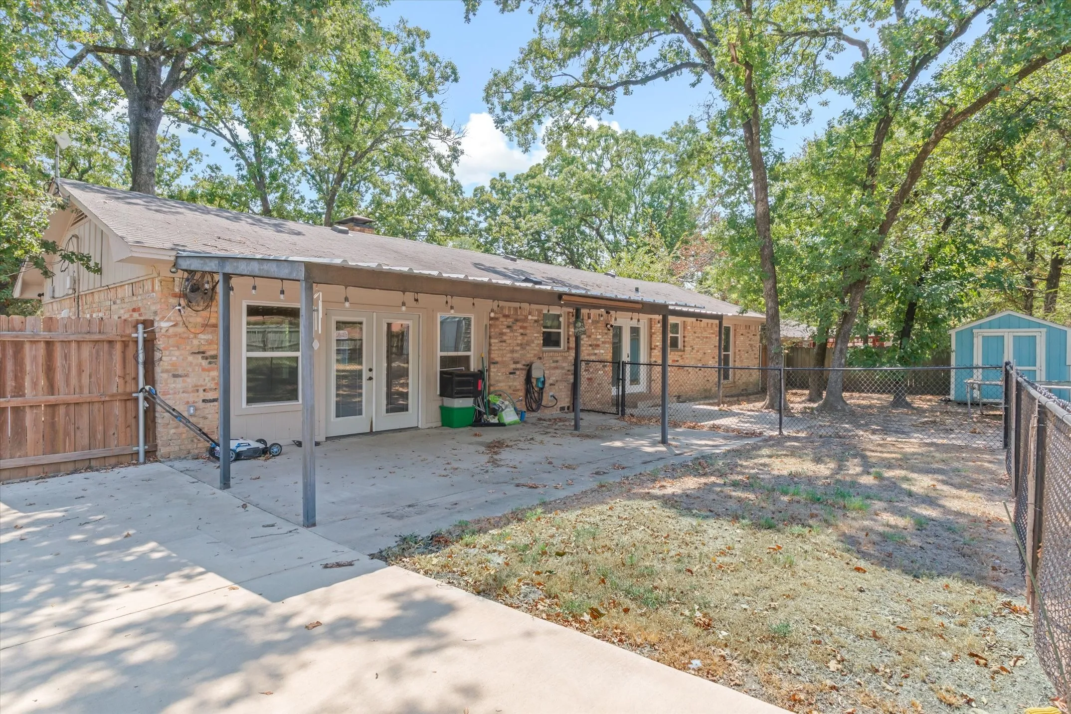 Single Family Residence For Sale in Van Zandt County , 1415 Glenlain Dr, Grand Saline, Texas 75140, 4 Bedroom, 2 Bathroom, Garage spaces, 2,021 Sqft, built in 1973, mls#21390884, Real Estate Agent in Grand Saline, Homes For Sale in Van Zandt county, Homes For Sale in Grand Saline, Realtor in Grand Saline Texas, Real Estate Brokerage Independent Realty Texas, Luminita Cordes Realtor