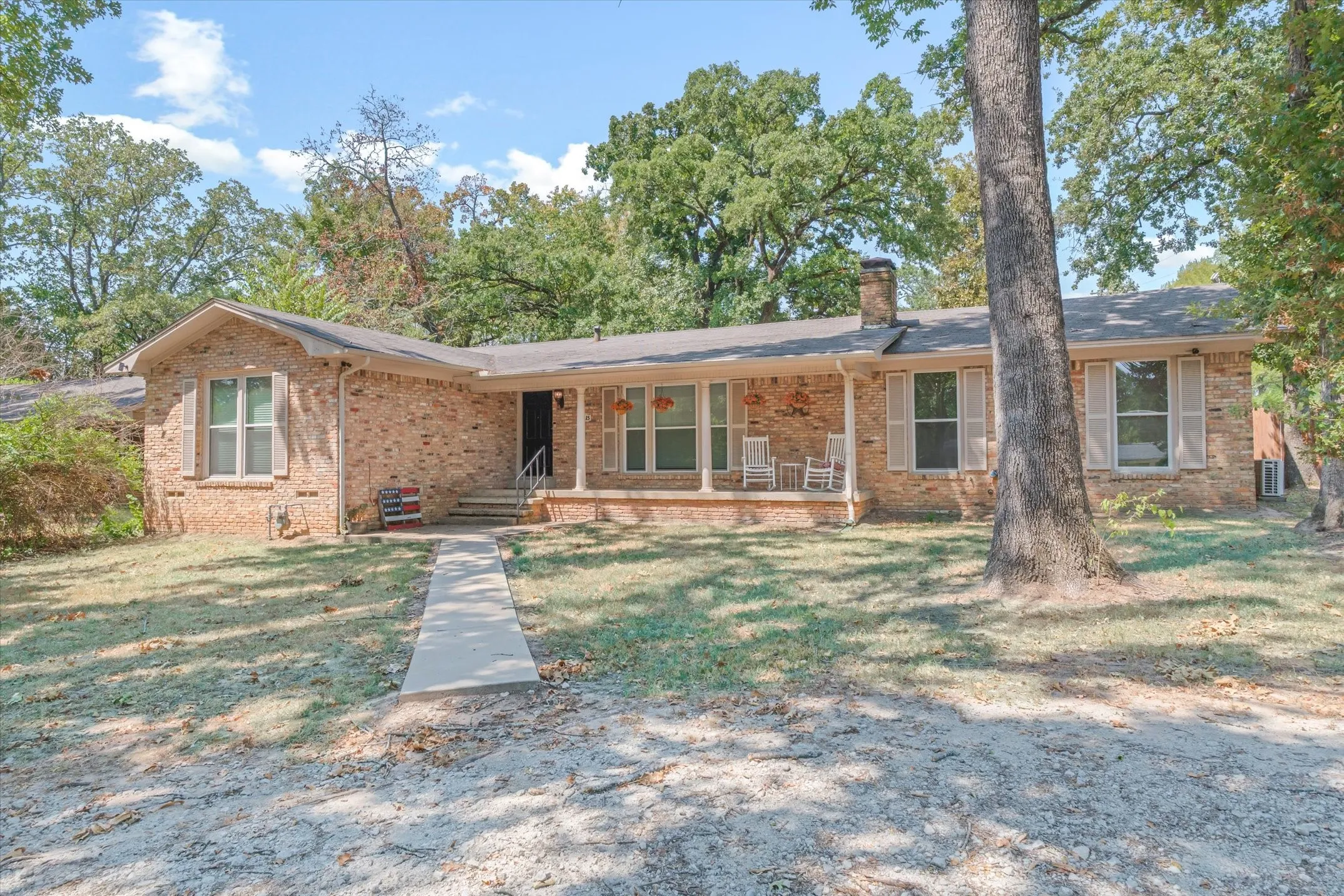 Single Family Residence For Sale in Van Zandt County , 1415 Glenlain Dr, Grand Saline, Texas 75140, 4 Bedroom, 2 Bathroom, Garage spaces, 2,021 Sqft, built in 1973, mls#21390884, Real Estate Agent in Grand Saline, Homes For Sale in Van Zandt county, Homes For Sale in Grand Saline, Realtor in Grand Saline Texas, Real Estate Brokerage Independent Realty Texas, Luminita Cordes Realtor