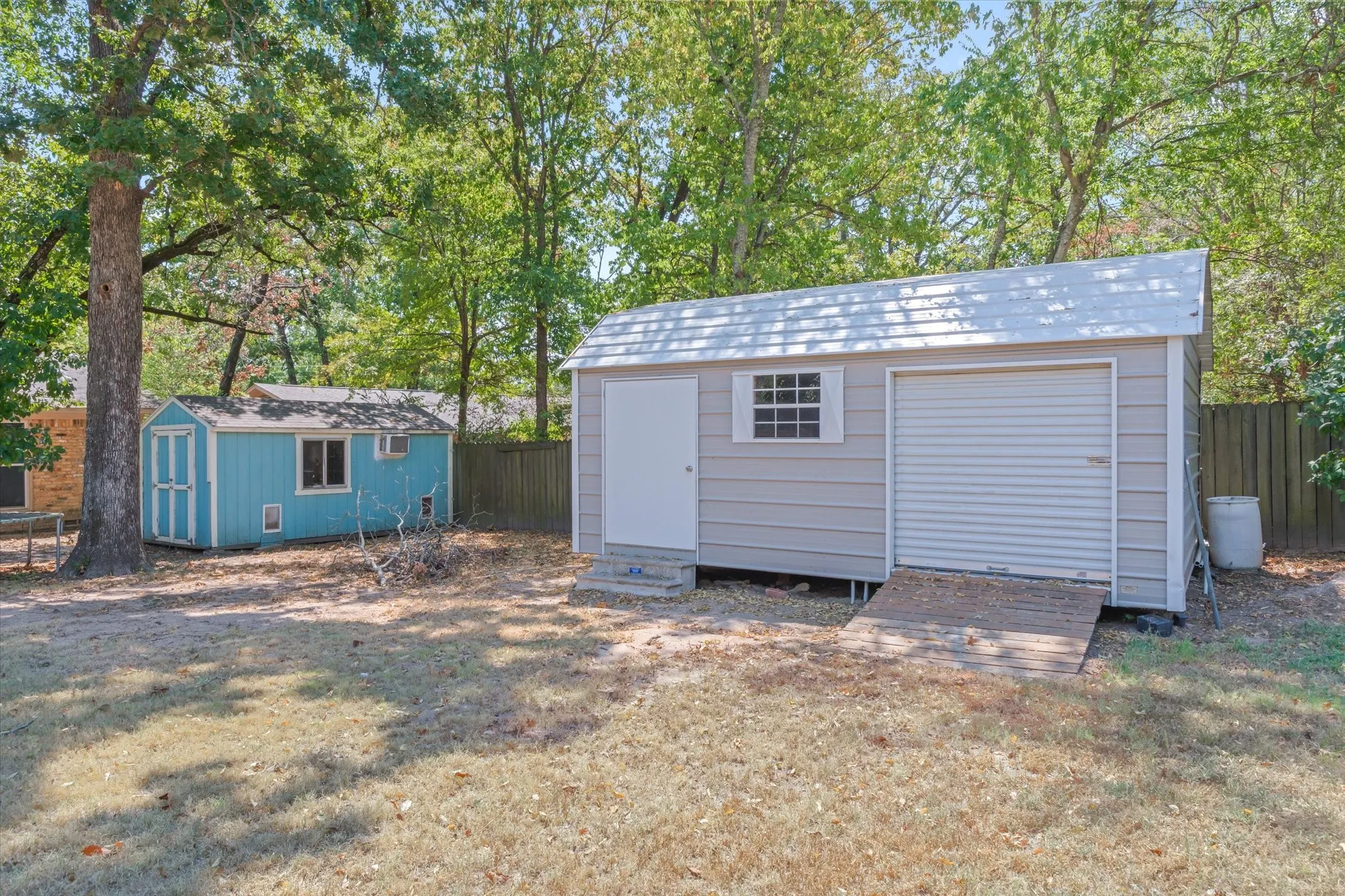 Single Family Residence For Sale in Van Zandt County , 1415 Glenlain Dr, Grand Saline, Texas 75140, 4 Bedroom, 2 Bathroom, Garage spaces, 2,021 Sqft, built in 1973, mls#21390884, Real Estate Agent in Grand Saline, Homes For Sale in Van Zandt county, Homes For Sale in Grand Saline, Realtor in Grand Saline Texas, Real Estate Brokerage Independent Realty Texas, Luminita Cordes Realtor