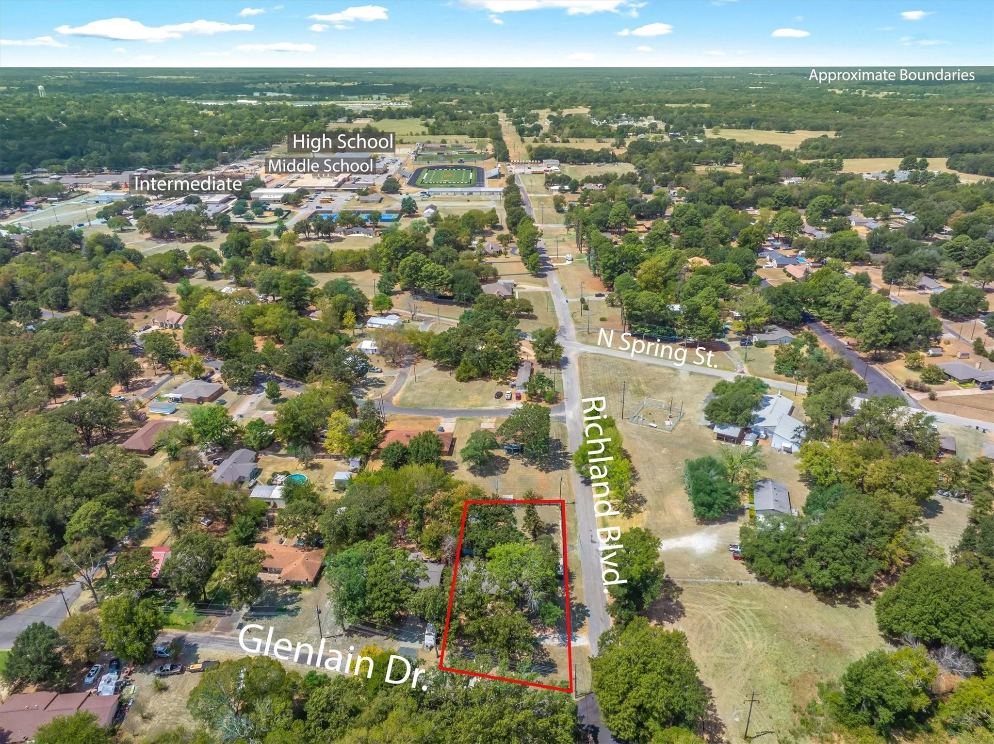Single Family Residence For Sale in Van Zandt County , 1415 Glenlain Dr, Grand Saline, Texas 75140, 4 Bedroom, 2 Bathroom, Garage spaces, 2,021 Sqft, built in 1973, mls#21390884, Real Estate Agent in Grand Saline, Homes For Sale in Van Zandt county, Homes For Sale in Grand Saline, Realtor in Grand Saline Texas, Real Estate Brokerage Independent Realty Texas, Luminita Cordes Realtor