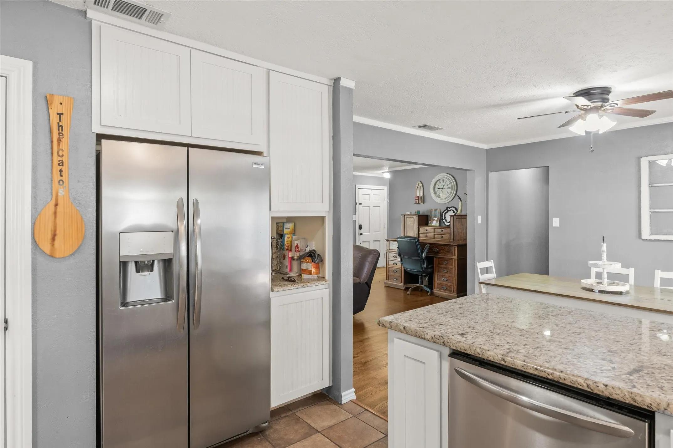 Single Family Residence For Sale in Van Zandt County , 1415 Glenlain Dr, Grand Saline, Texas 75140, 4 Bedroom, 2 Bathroom, Garage spaces, 2,021 Sqft, built in 1973, mls#21390884, Real Estate Agent in Grand Saline, Homes For Sale in Van Zandt county, Homes For Sale in Grand Saline, Realtor in Grand Saline Texas, Real Estate Brokerage Independent Realty Texas, Luminita Cordes Realtor
