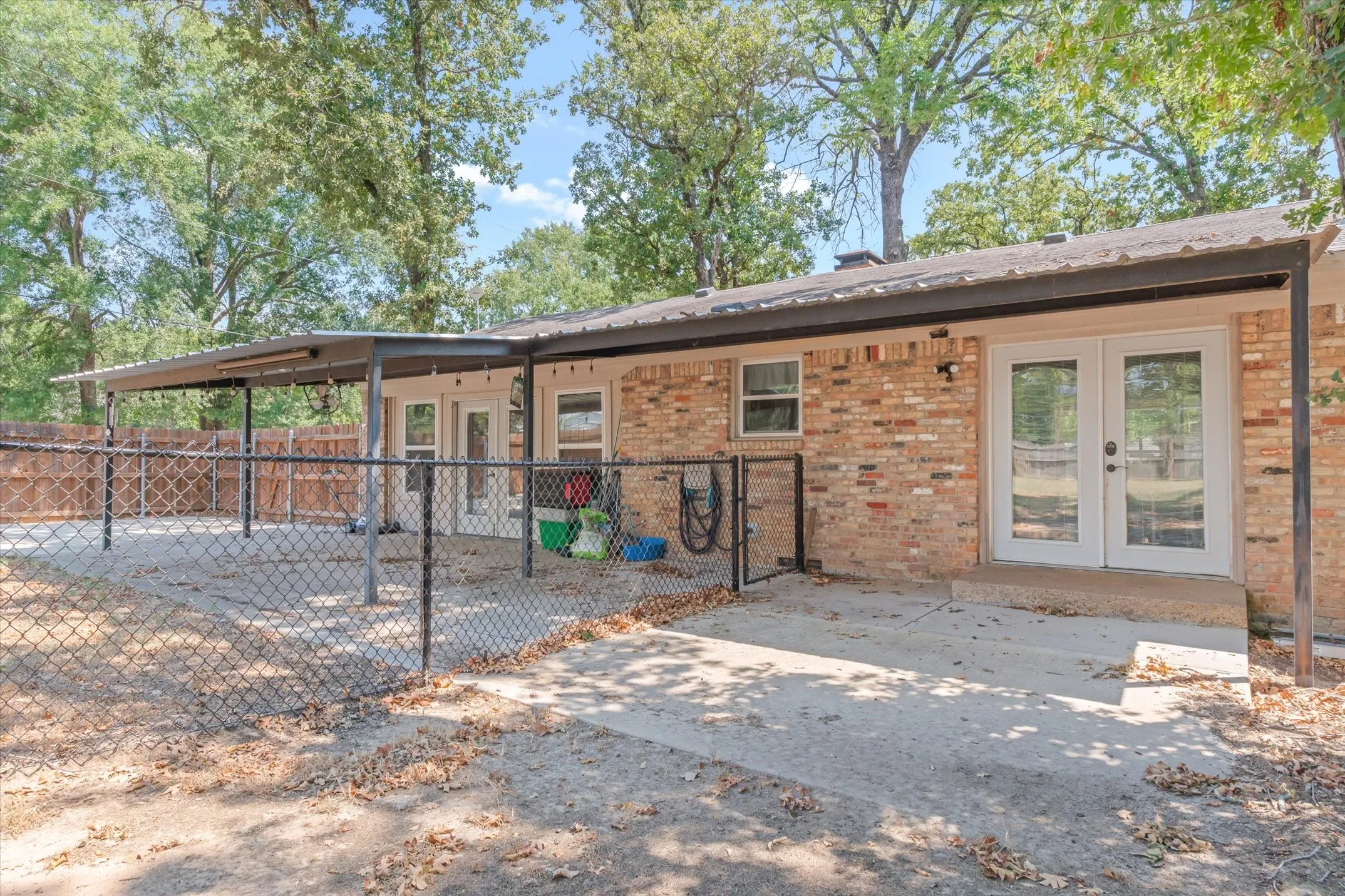 Single Family Residence For Sale in Van Zandt County , 1415 Glenlain Dr, Grand Saline, Texas 75140, 4 Bedroom, 2 Bathroom, Garage spaces, 2,021 Sqft, built in 1973, mls#21390884, Real Estate Agent in Grand Saline, Homes For Sale in Van Zandt county, Homes For Sale in Grand Saline, Realtor in Grand Saline Texas, Real Estate Brokerage Independent Realty Texas, Luminita Cordes Realtor