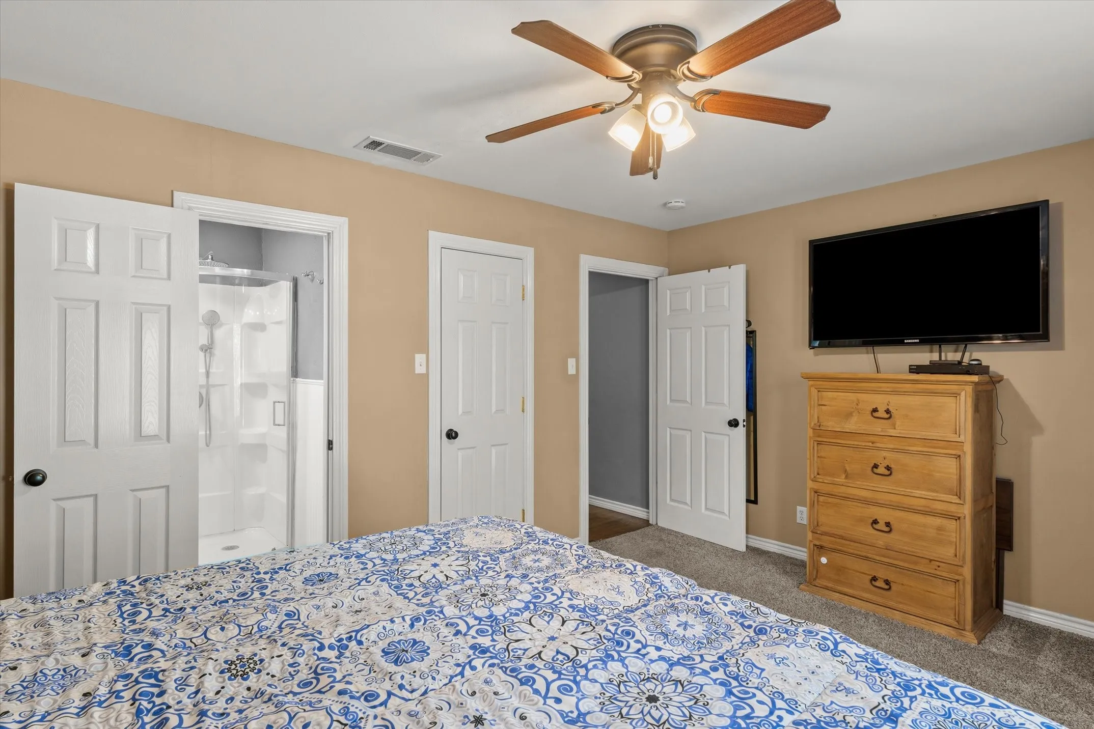 Single Family Residence For Sale in Van Zandt County , 1415 Glenlain Dr, Grand Saline, Texas 75140, 4 Bedroom, 2 Bathroom, Garage spaces, 2,021 Sqft, built in 1973, mls#21390884, Real Estate Agent in Grand Saline, Homes For Sale in Van Zandt county, Homes For Sale in Grand Saline, Realtor in Grand Saline Texas, Real Estate Brokerage Independent Realty Texas, Luminita Cordes Realtor