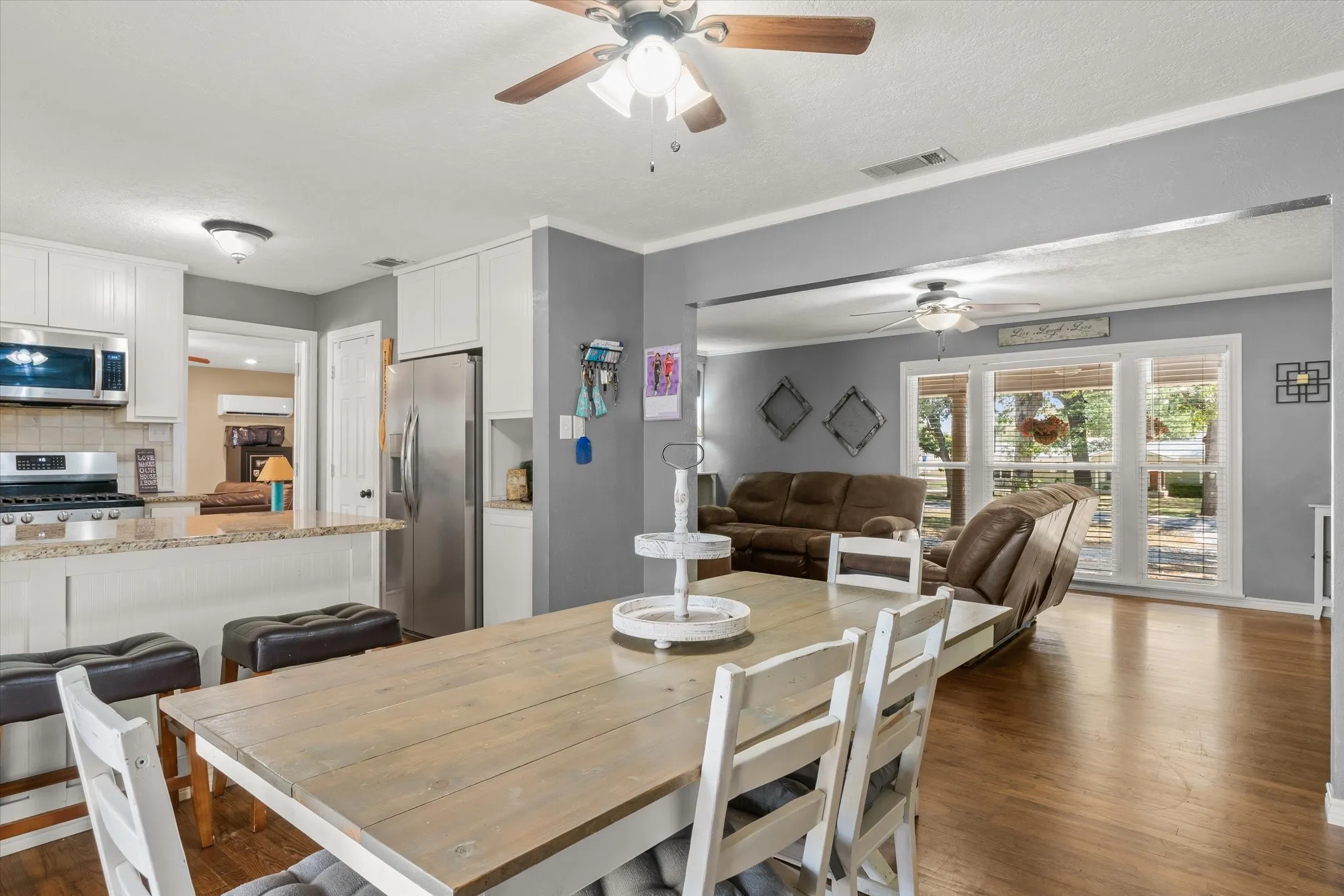 Single Family Residence For Sale in Van Zandt County , 1415 Glenlain Dr, Grand Saline, Texas 75140, 4 Bedroom, 2 Bathroom, Garage spaces, 2,021 Sqft, built in 1973, mls#21390884, Real Estate Agent in Grand Saline, Homes For Sale in Van Zandt county, Homes For Sale in Grand Saline, Realtor in Grand Saline Texas, Real Estate Brokerage Independent Realty Texas, Luminita Cordes Realtor