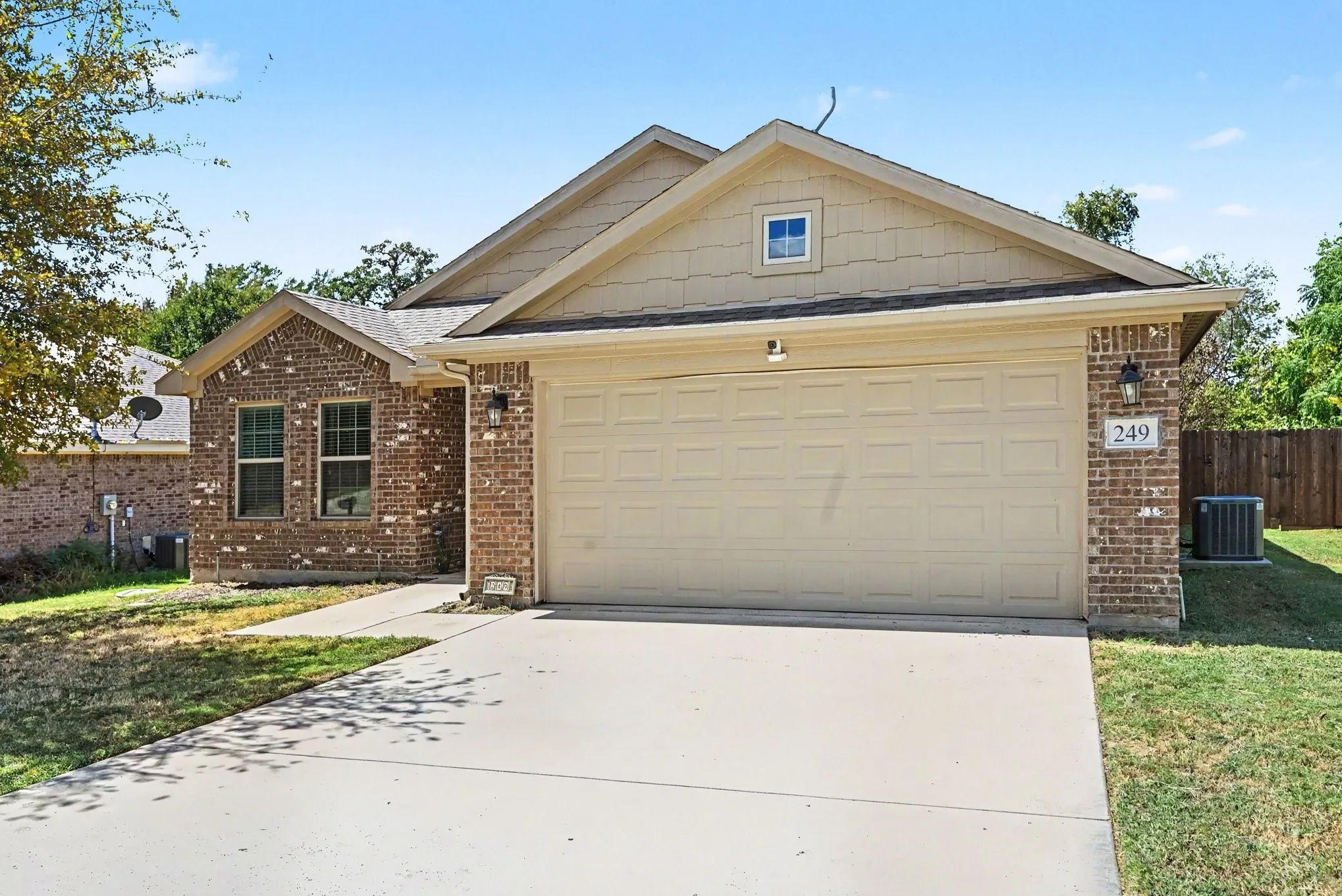 Single Family Residence For Sale in Parker County , 249 Walnut Bend Road, Springtown, Texas 76082, 3 Bedroom, 2 Bathroom, 2 Garage spaces, 1,658 Sqft, built in 2017, mls#21386822, Real Estate Agent in Springtown, Homes For Sale in Parker county, Homes For Sale in Springtown, Realtor in Springtown Texas, Real Estate Brokerage Independent Realty Texas, Luminita Cordes Realtor
