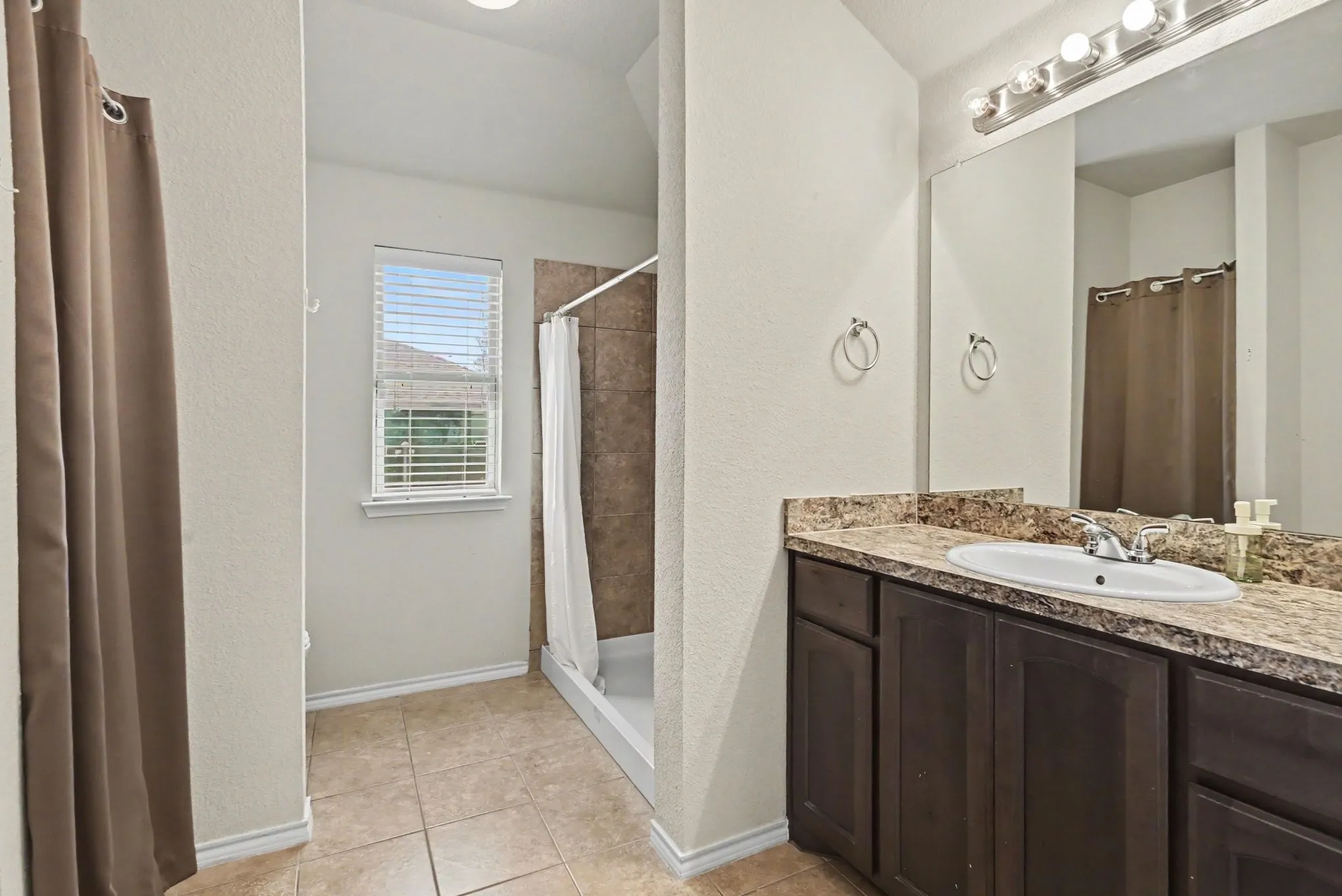Single Family Residence For Sale in Parker County , 249 Walnut Bend Road, Springtown, Texas 76082, 3 Bedroom, 2 Bathroom, 2 Garage spaces, 1,658 Sqft, built in 2017, mls#21386822, Real Estate Agent in Springtown, Homes For Sale in Parker county, Homes For Sale in Springtown, Realtor in Springtown Texas, Real Estate Brokerage Independent Realty Texas, Luminita Cordes Realtor