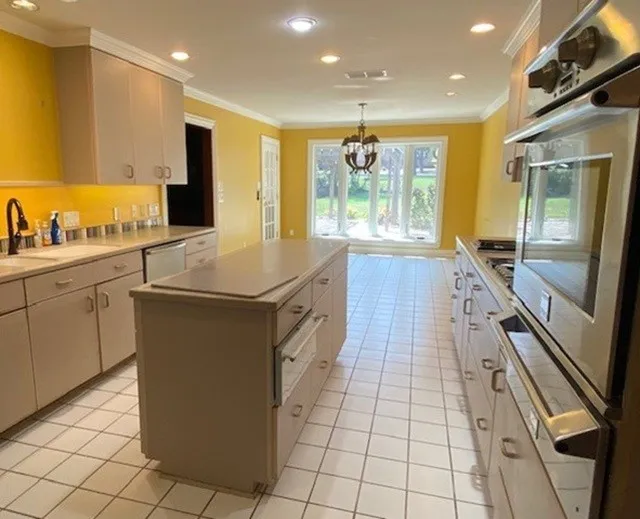 Single Family Residence For Sale in Henderson County , 702 Mulberry Drive, Athens, Texas 75751, 3 Bedroom, 5 Bathroom, 3 Garage spaces, 4,693 Sqft, built in 1960, mls#21390754, Real Estate Agent in Athens, Homes For Sale in Henderson county, Homes For Sale in Athens, Realtor in Athens Texas, Real Estate Brokerage Independent Realty Texas, Luminita Cordes Realtor