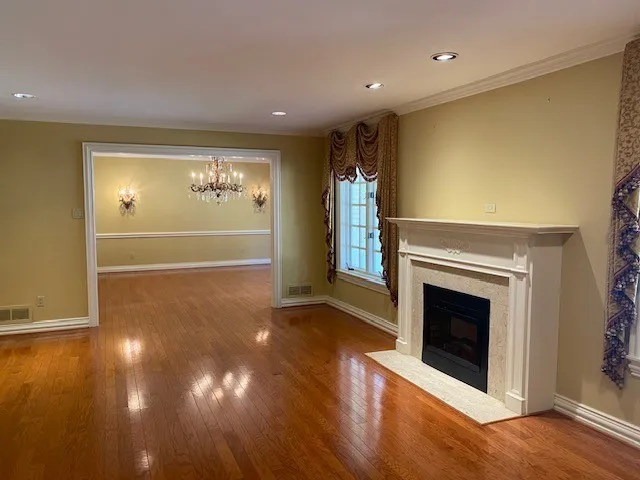 Single Family Residence For Sale in Henderson County , 702 Mulberry Drive, Athens, Texas 75751, 3 Bedroom, 5 Bathroom, 3 Garage spaces, 4,693 Sqft, built in 1960, mls#21390754, Real Estate Agent in Athens, Homes For Sale in Henderson county, Homes For Sale in Athens, Realtor in Athens Texas, Real Estate Brokerage Independent Realty Texas, Luminita Cordes Realtor
