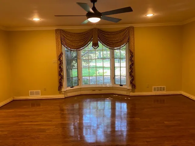 Single Family Residence For Sale in Henderson County , 702 Mulberry Drive, Athens, Texas 75751, 3 Bedroom, 5 Bathroom, 3 Garage spaces, 4,693 Sqft, built in 1960, mls#21390754, Real Estate Agent in Athens, Homes For Sale in Henderson county, Homes For Sale in Athens, Realtor in Athens Texas, Real Estate Brokerage Independent Realty Texas, Luminita Cordes Realtor