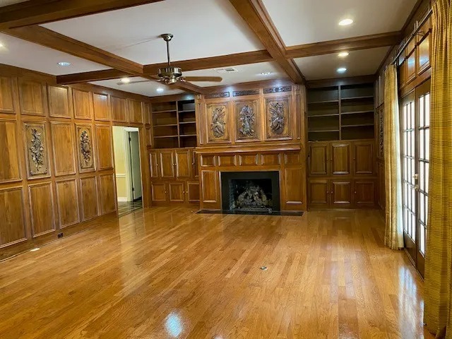 Single Family Residence For Sale in Henderson County , 702 Mulberry Drive, Athens, Texas 75751, 3 Bedroom, 5 Bathroom, 3 Garage spaces, 4,693 Sqft, built in 1960, mls#21390754, Real Estate Agent in Athens, Homes For Sale in Henderson county, Homes For Sale in Athens, Realtor in Athens Texas, Real Estate Brokerage Independent Realty Texas, Luminita Cordes Realtor