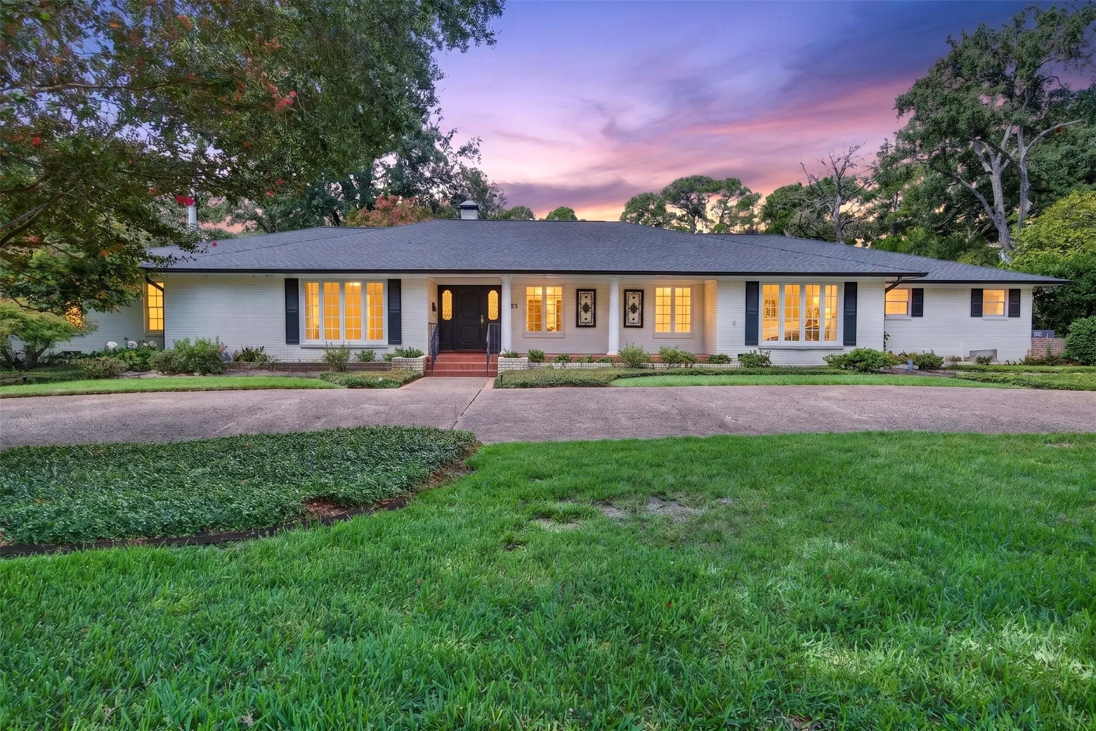 Single Family Residence For Sale in Henderson County , 702 Mulberry Drive, Athens, Texas 75751, 3 Bedroom, 5 Bathroom, 3 Garage spaces, 4,693 Sqft, built in 1960, mls#21390754, Real Estate Agent in Athens, Homes For Sale in Henderson county, Homes For Sale in Athens, Realtor in Athens Texas, Real Estate Brokerage Independent Realty Texas, Luminita Cordes Realtor