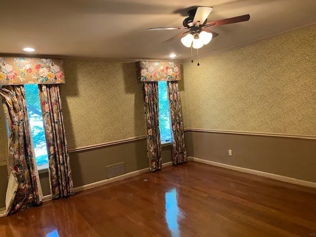 Single Family Residence For Sale in Henderson County , 702 Mulberry Drive, Athens, Texas 75751, 3 Bedroom, 5 Bathroom, 3 Garage spaces, 4,693 Sqft, built in 1960, mls#21390754, Real Estate Agent in Athens, Homes For Sale in Henderson county, Homes For Sale in Athens, Realtor in Athens Texas, Real Estate Brokerage Independent Realty Texas, Luminita Cordes Realtor