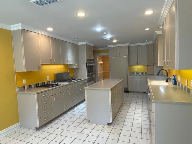 Single Family Residence For Sale in Henderson County , 702 Mulberry Drive, Athens, Texas 75751, 3 Bedroom, 5 Bathroom, 3 Garage spaces, 4,693 Sqft, built in 1960, mls#21390754, Real Estate Agent in Athens, Homes For Sale in Henderson county, Homes For Sale in Athens, Realtor in Athens Texas, Real Estate Brokerage Independent Realty Texas, Luminita Cordes Realtor